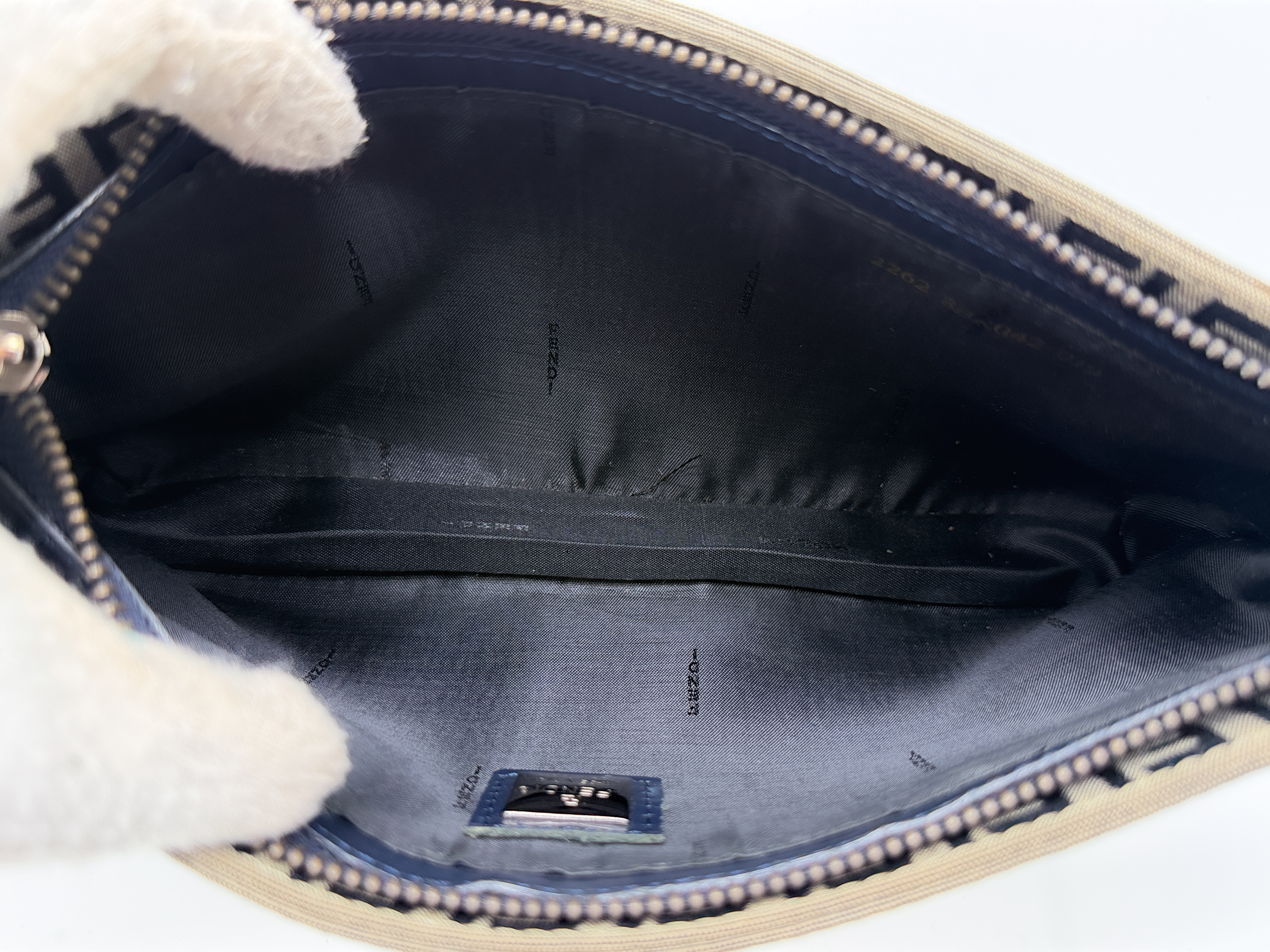 Zucchino Accessory Pouch Shoulder Bag — view 8