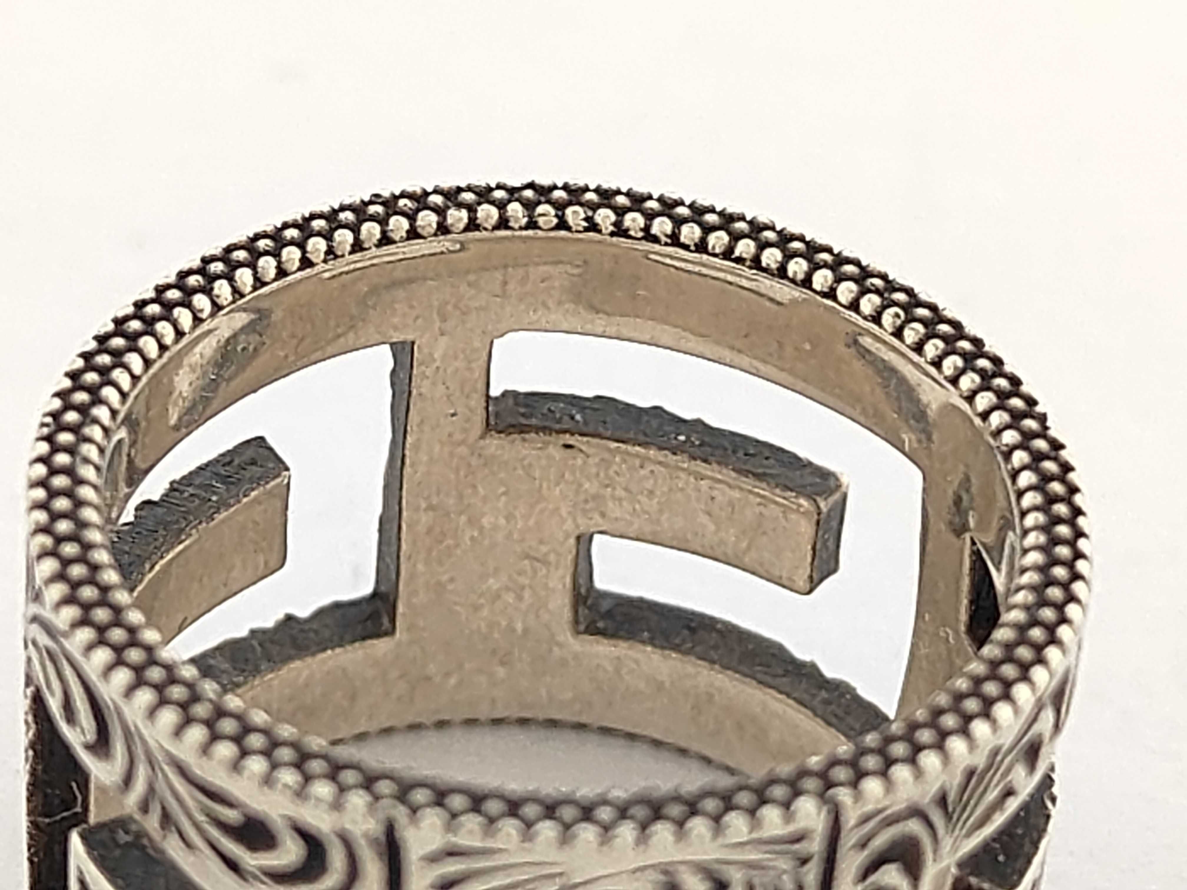 silver ring with box. — view 5