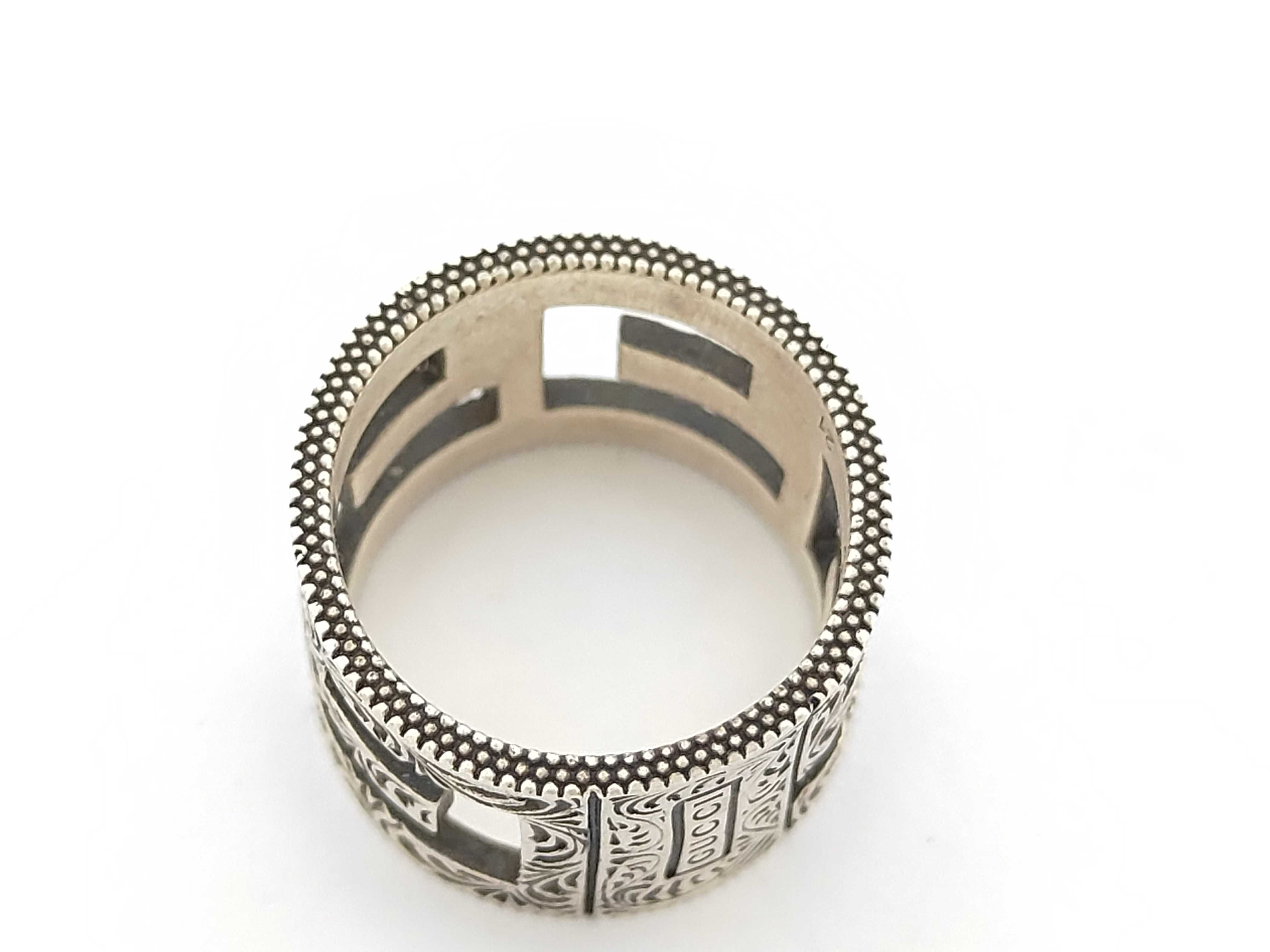 silver ring with box. — view 9