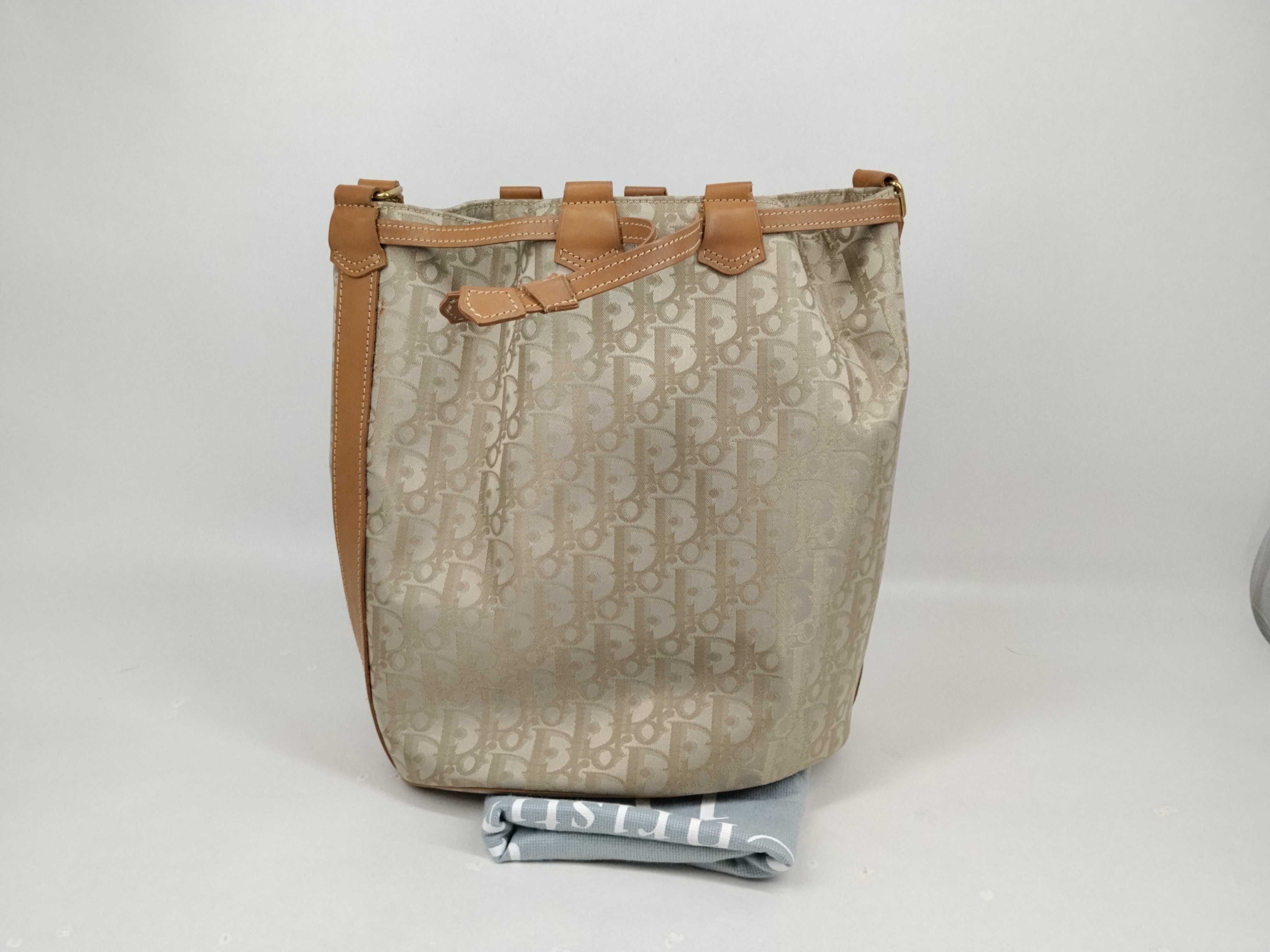 Trotter Drawstring Shoulder Bag