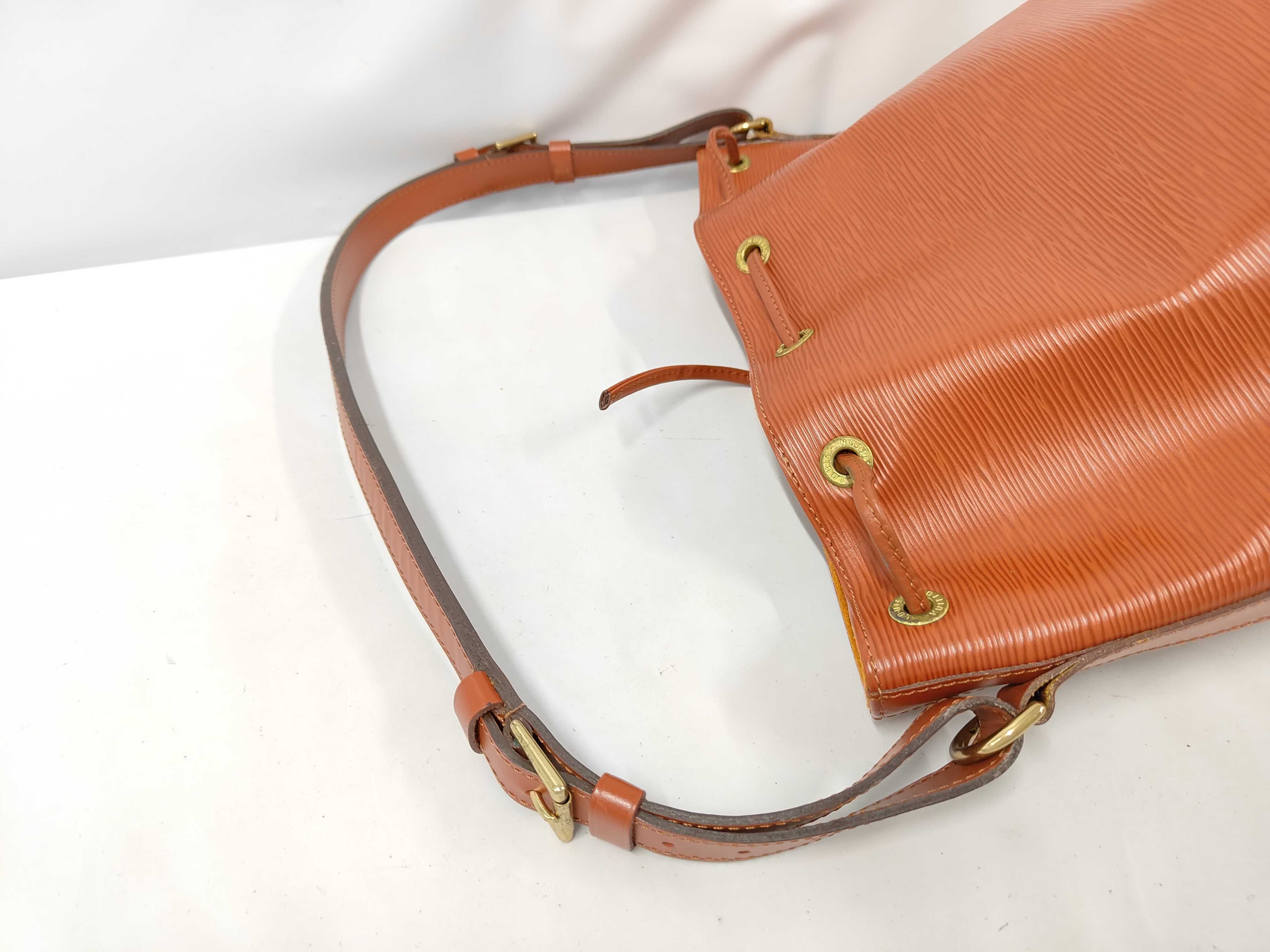 M44103 Epi Petit Noé Kenya Brown Shoulder Bag — view 5