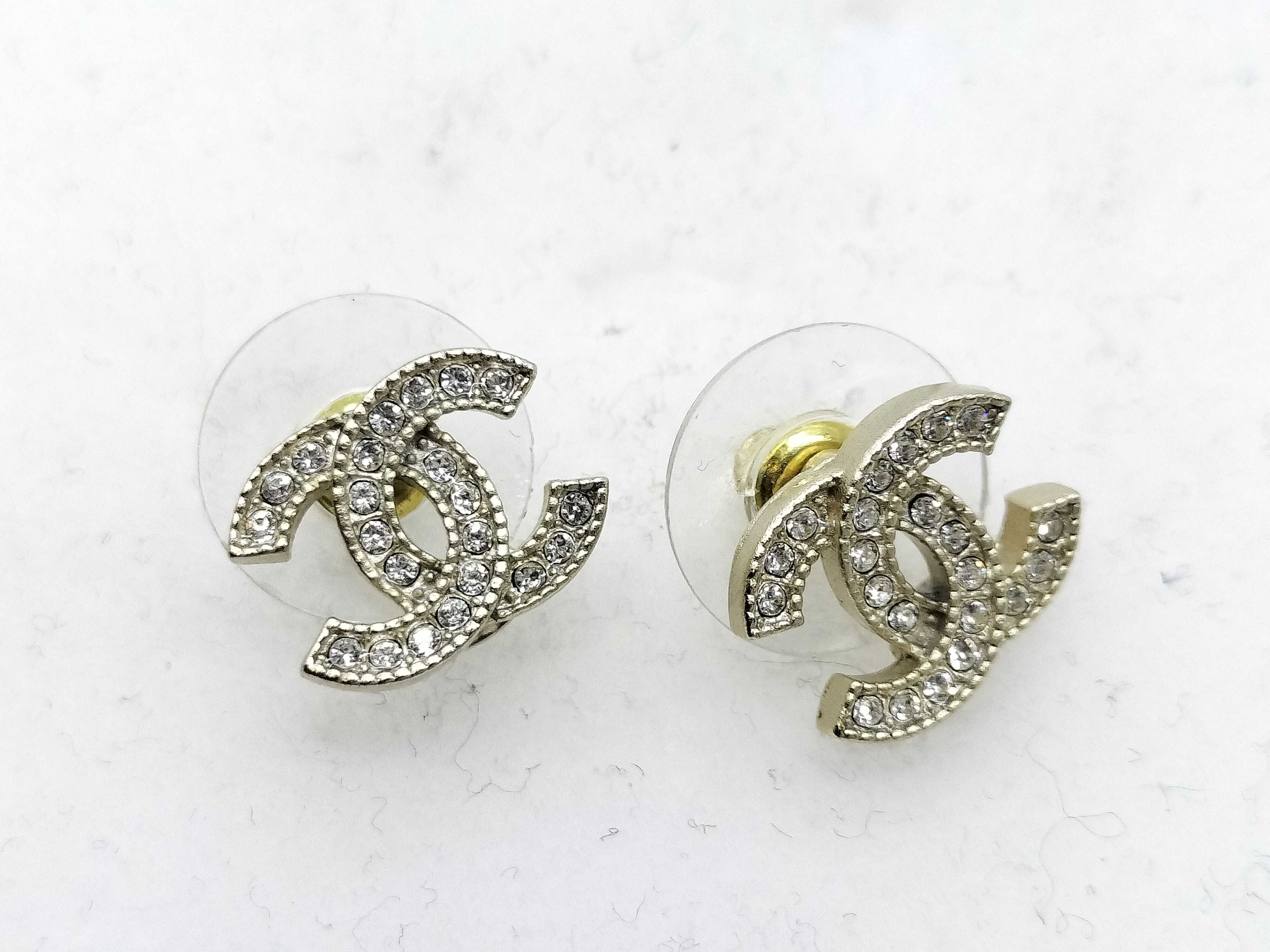 Earrings F17V Earrings