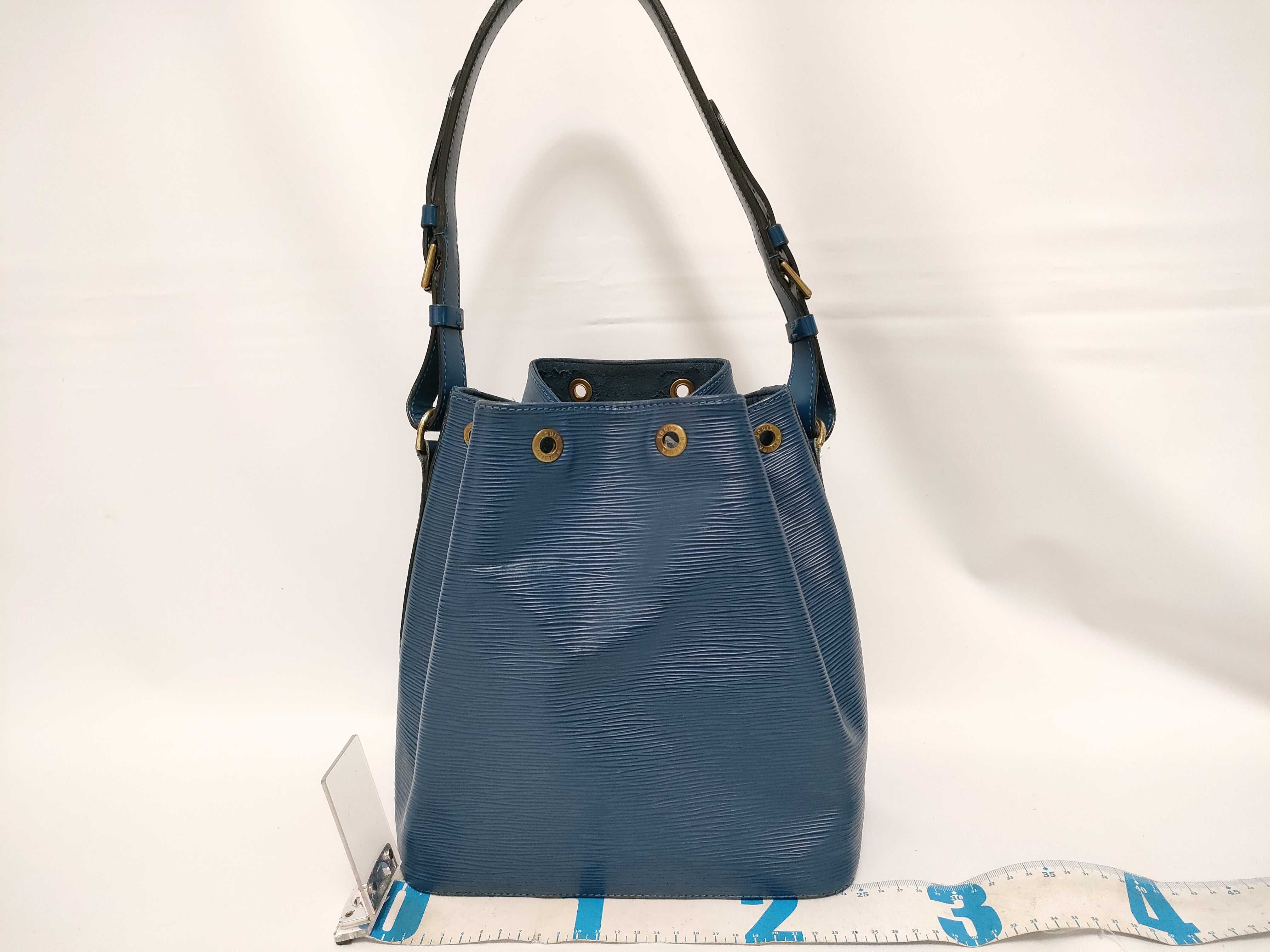 Epi Leather Petit Noé M44105 Handbag — view 2
