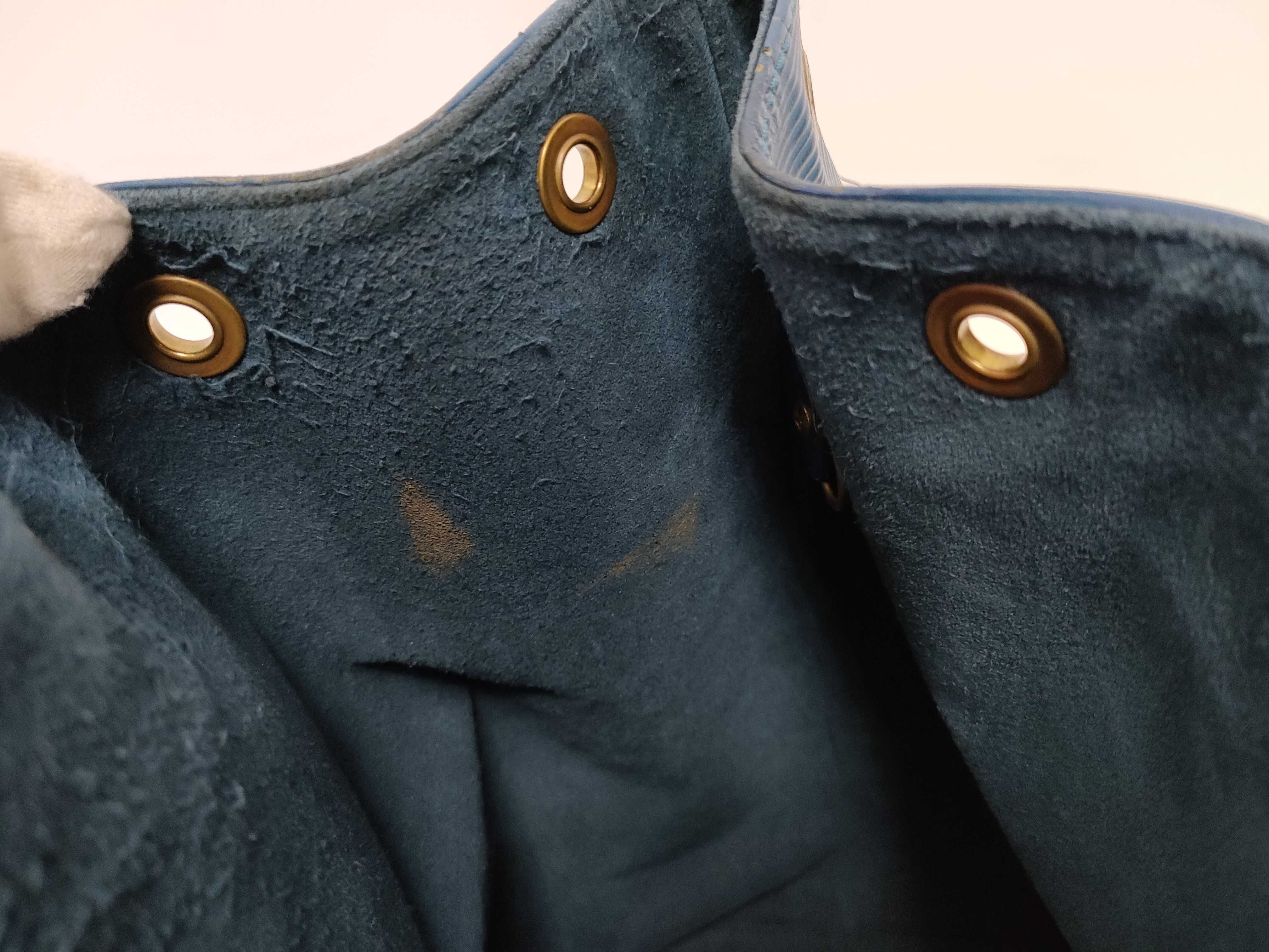Epi Leather Petit Noé M44105 Handbag — view 10