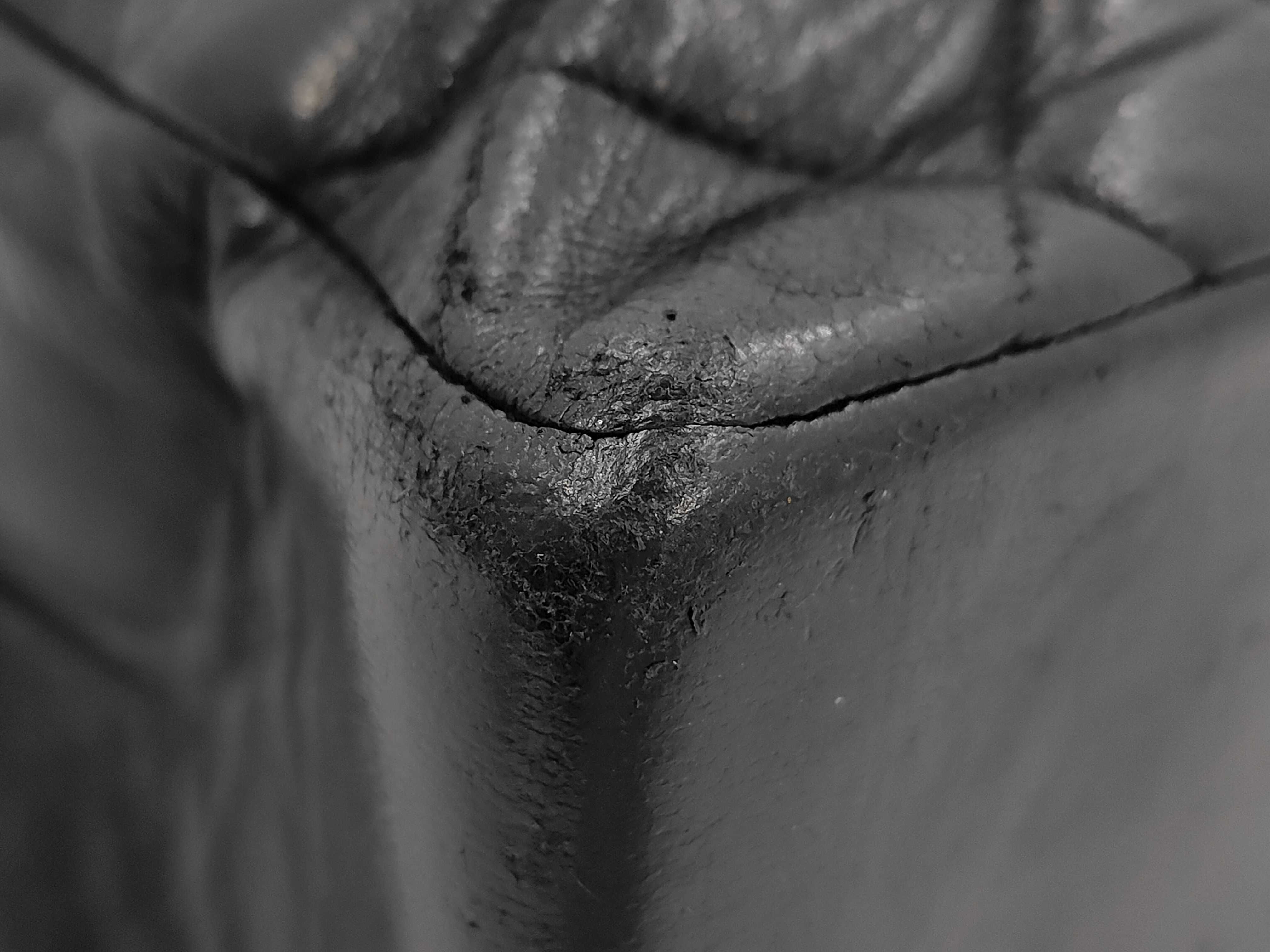 Matelassé Chain Shoulder Bag Tote Bag — view 4