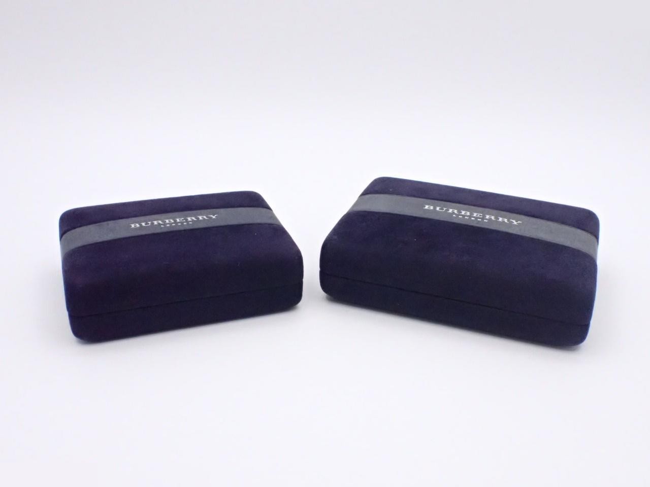 Cufflinks, tie clips, and case. — view 4
