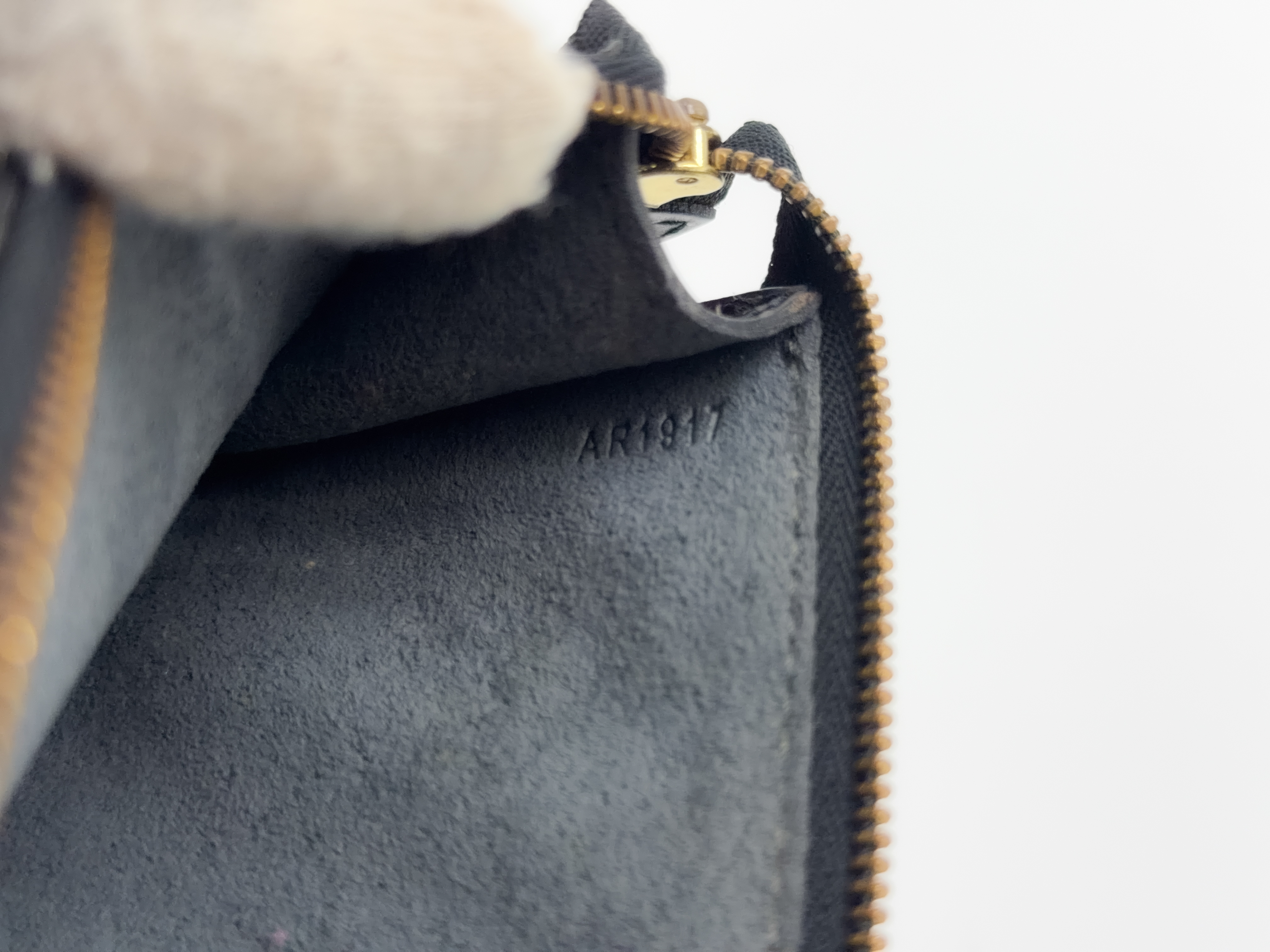 Epi M52942 Pochette Accessoires Noir AR1917 Pouch — view 9