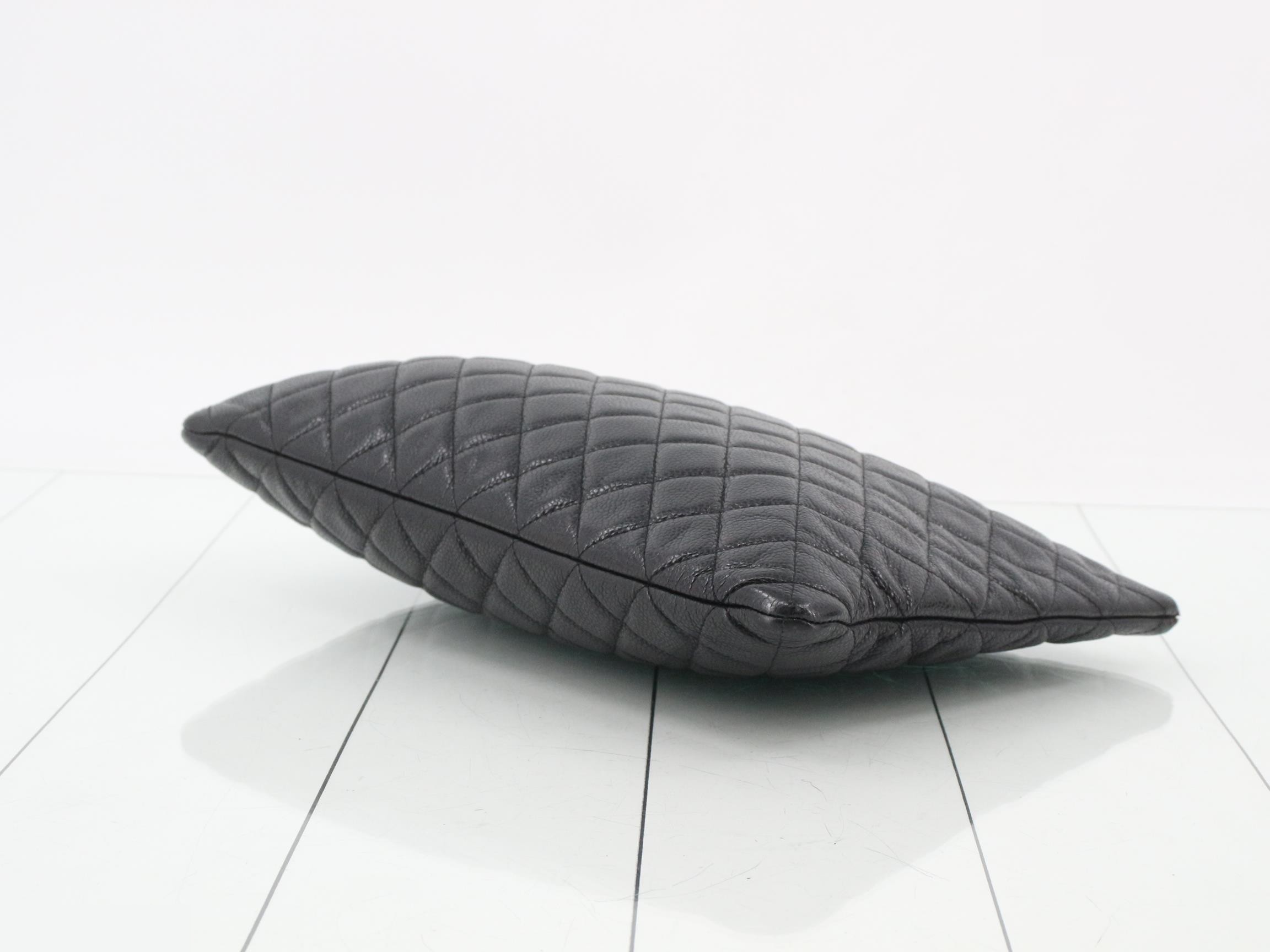 Matelassé clutch bag, caviar leather, black — view 6