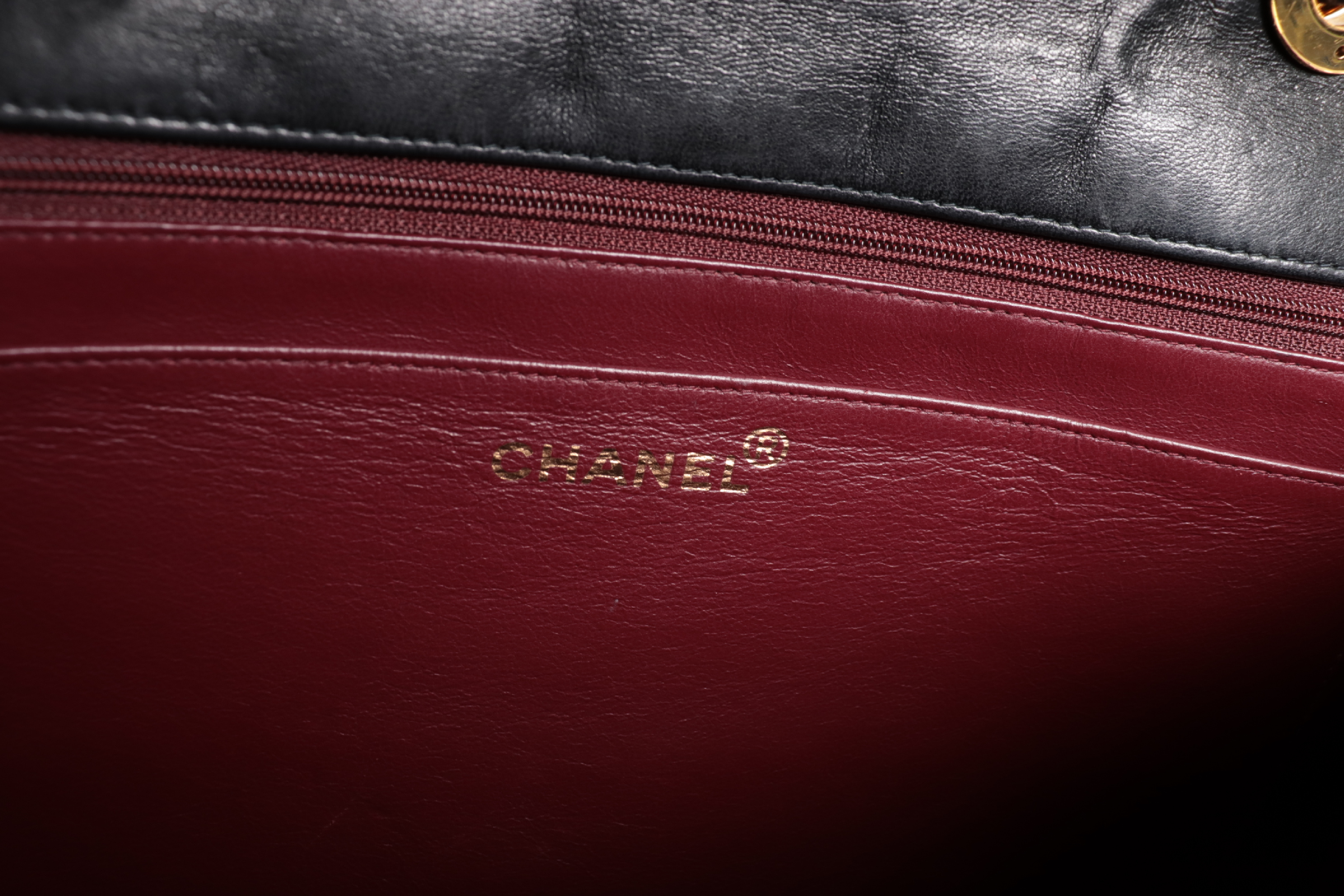 Lambskin Chain Shoulder Bag W30 (Serial Number 5) — view 10