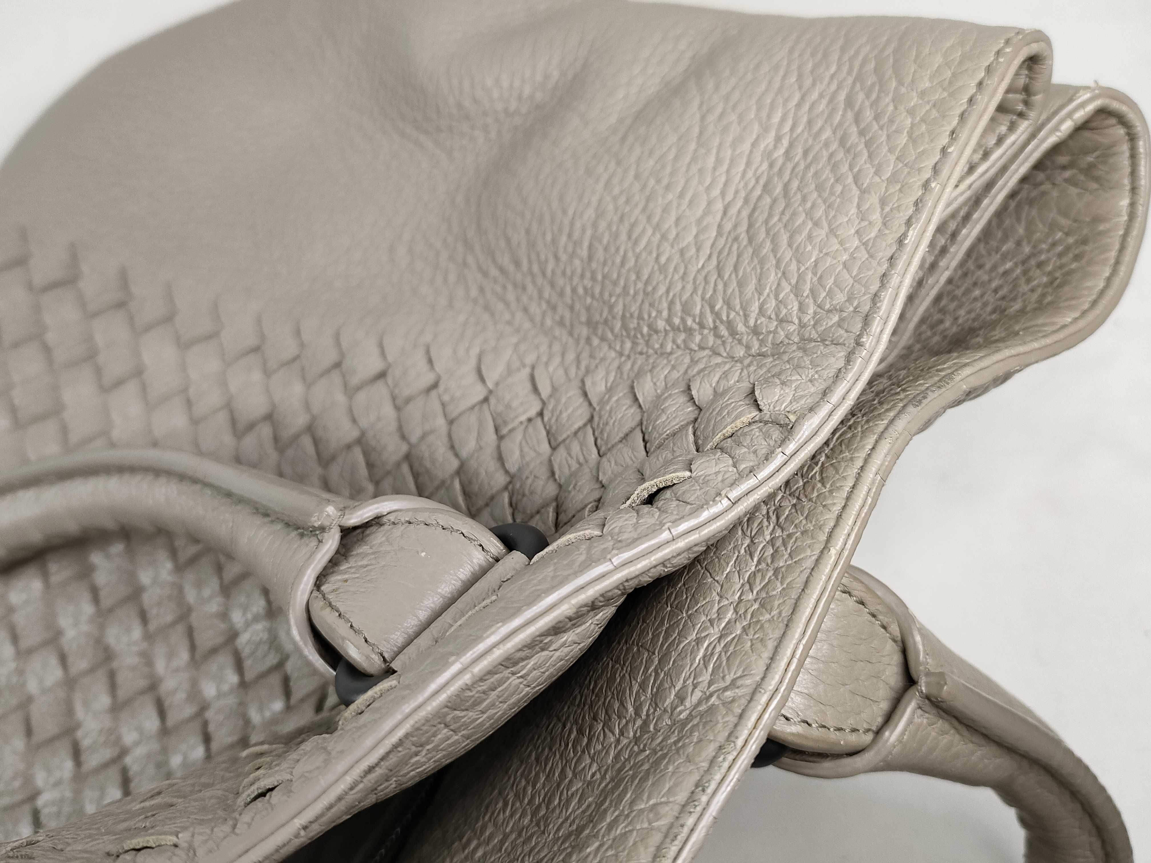 Intrecciato Bottega Veneta Intrecciato Leather Tote Bag — view 12