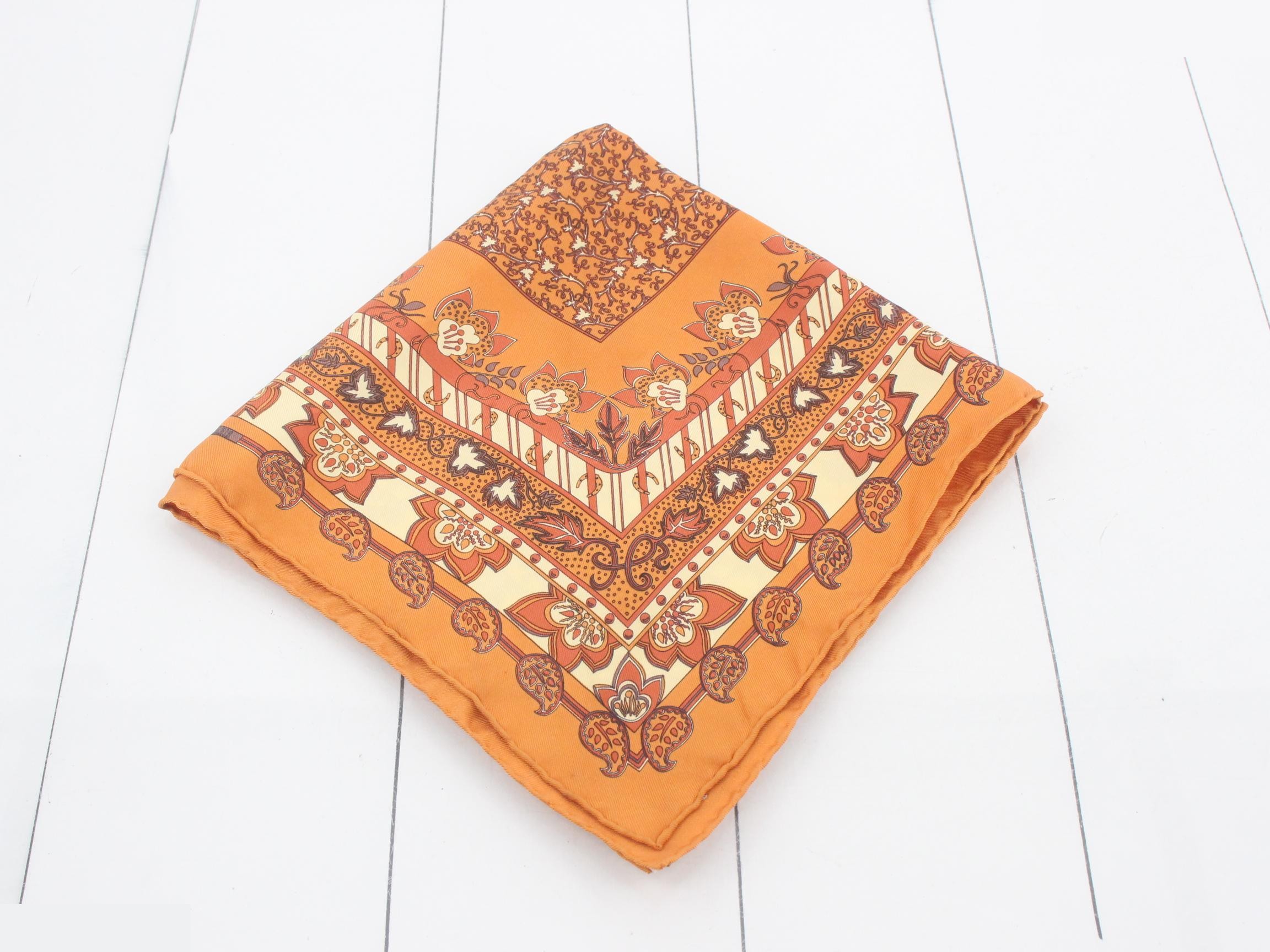 Carré scarf