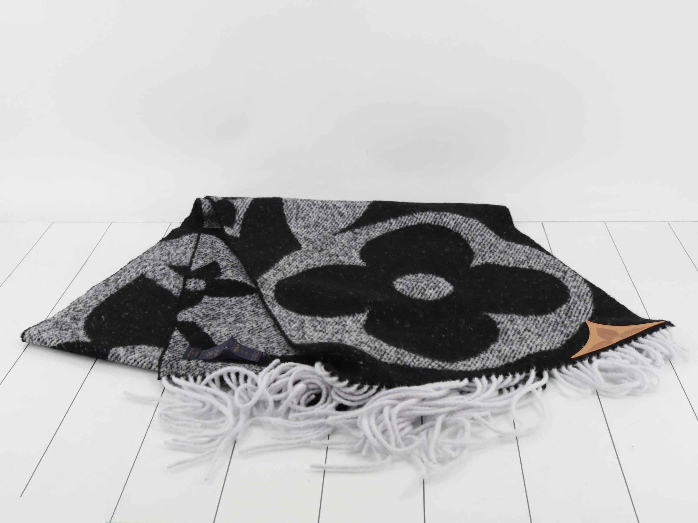 Snowy Kaleidoscope Scarf — view 2