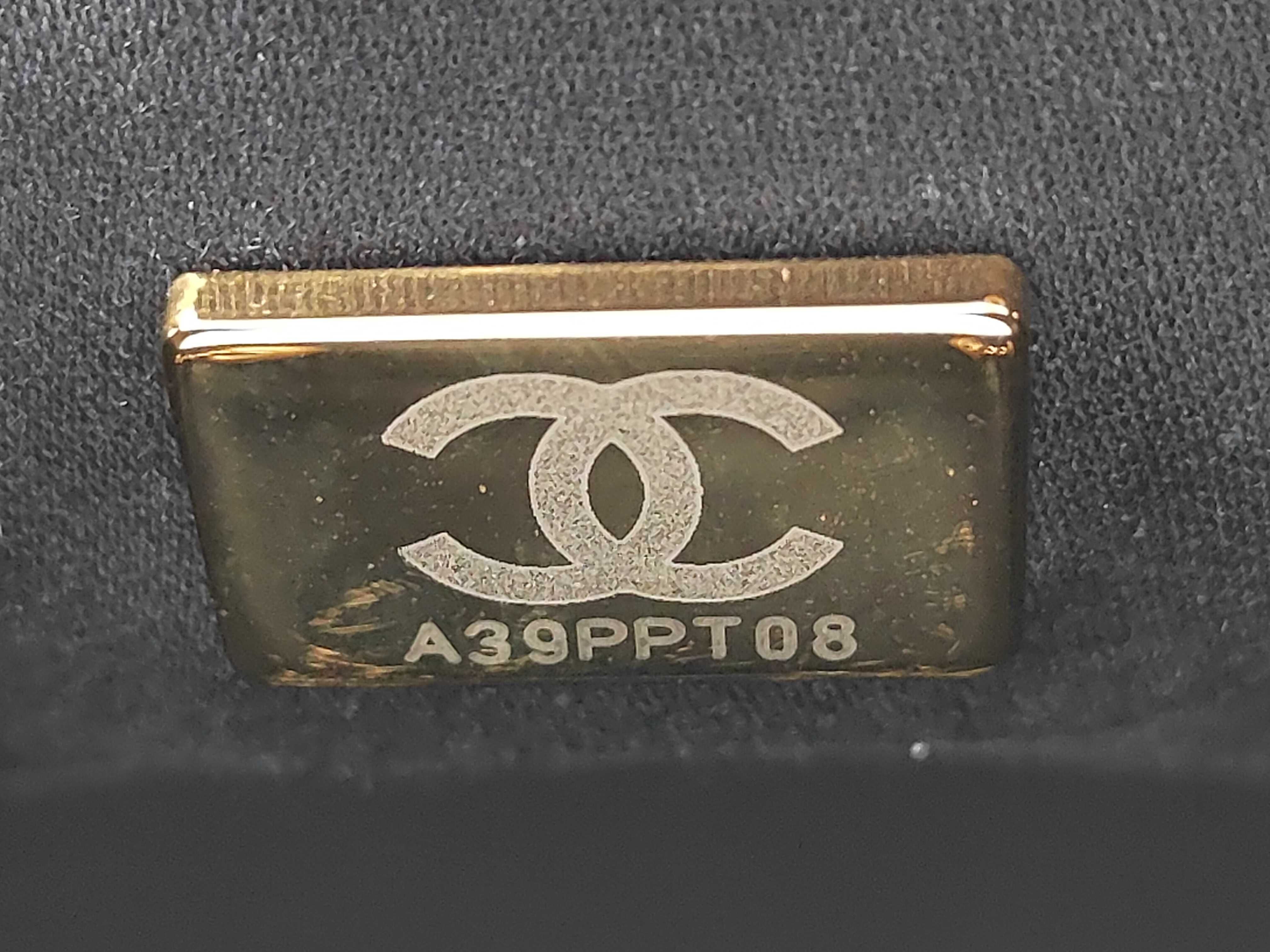 25 Caviar Skin Chain Bag — view 6