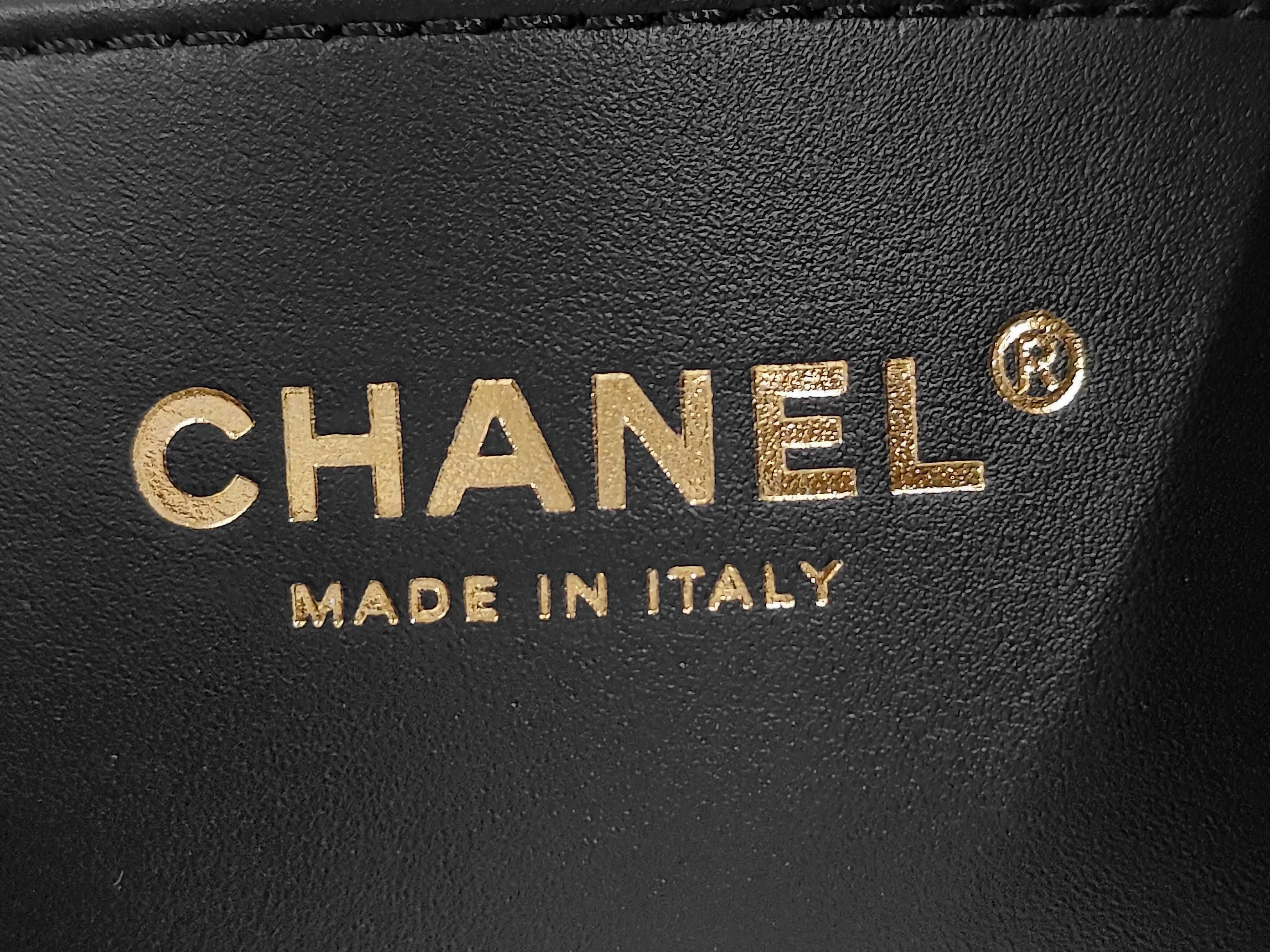 25 Caviar Skin Chain Bag — view 7