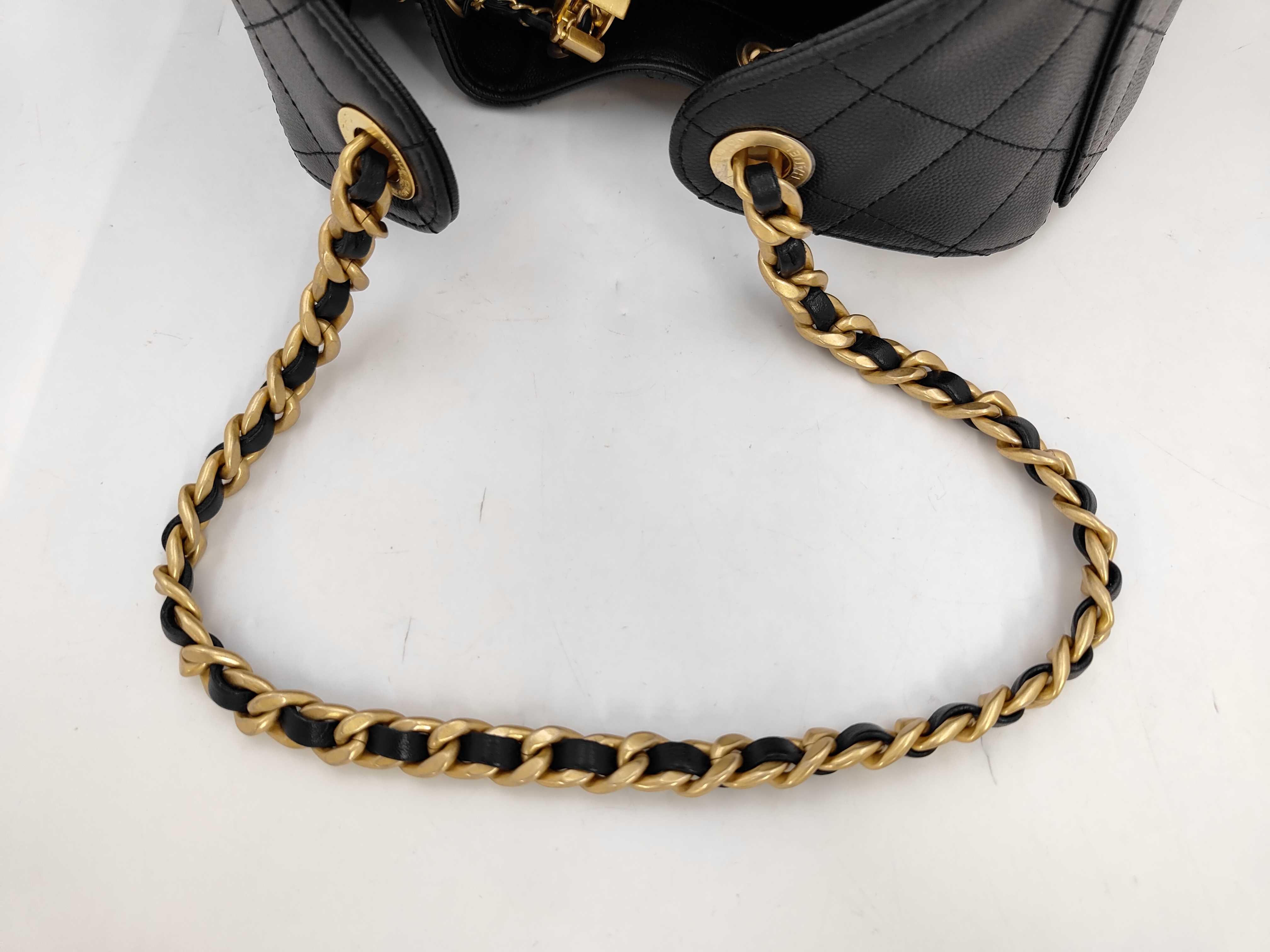 25 Caviar Skin Chain Bag — view 8