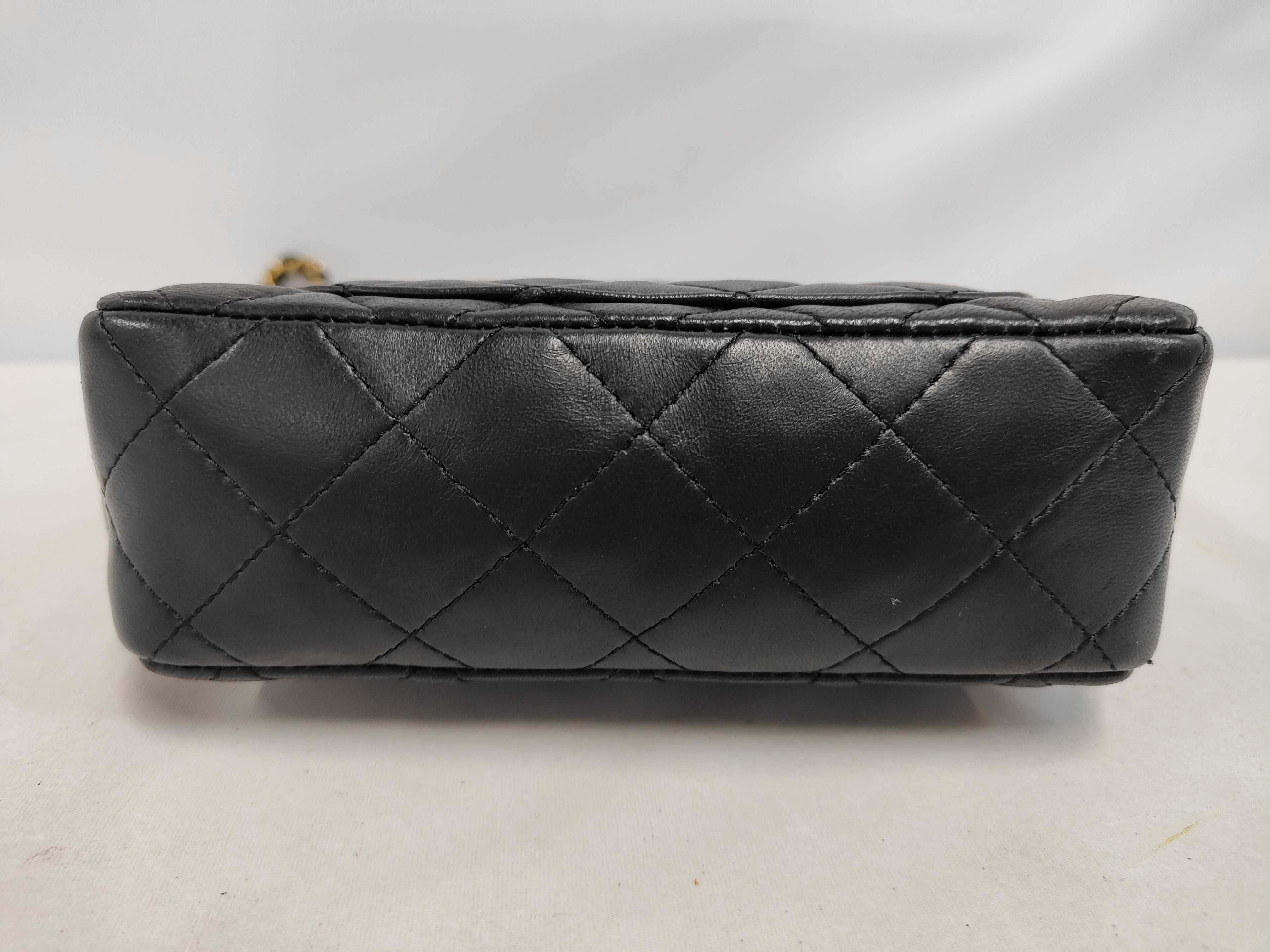 Matelassé 17 Lambskin Gold Hardware Chain Shoulder Bag, Series 1, Black — view 4