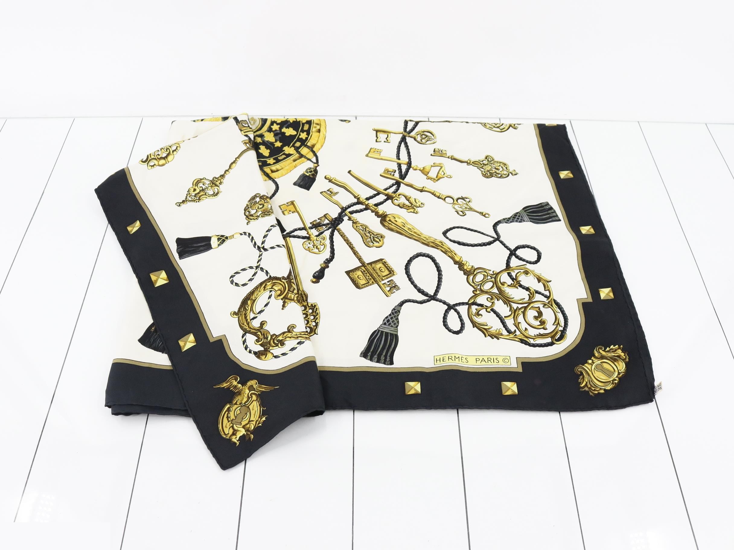 Carre 90 Scarf — view 3
