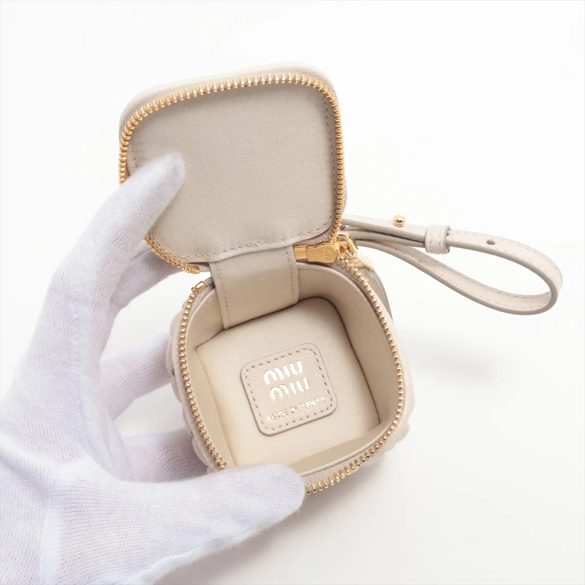 5TL527 Matelasse Charm Leather Beige Thread — view 3