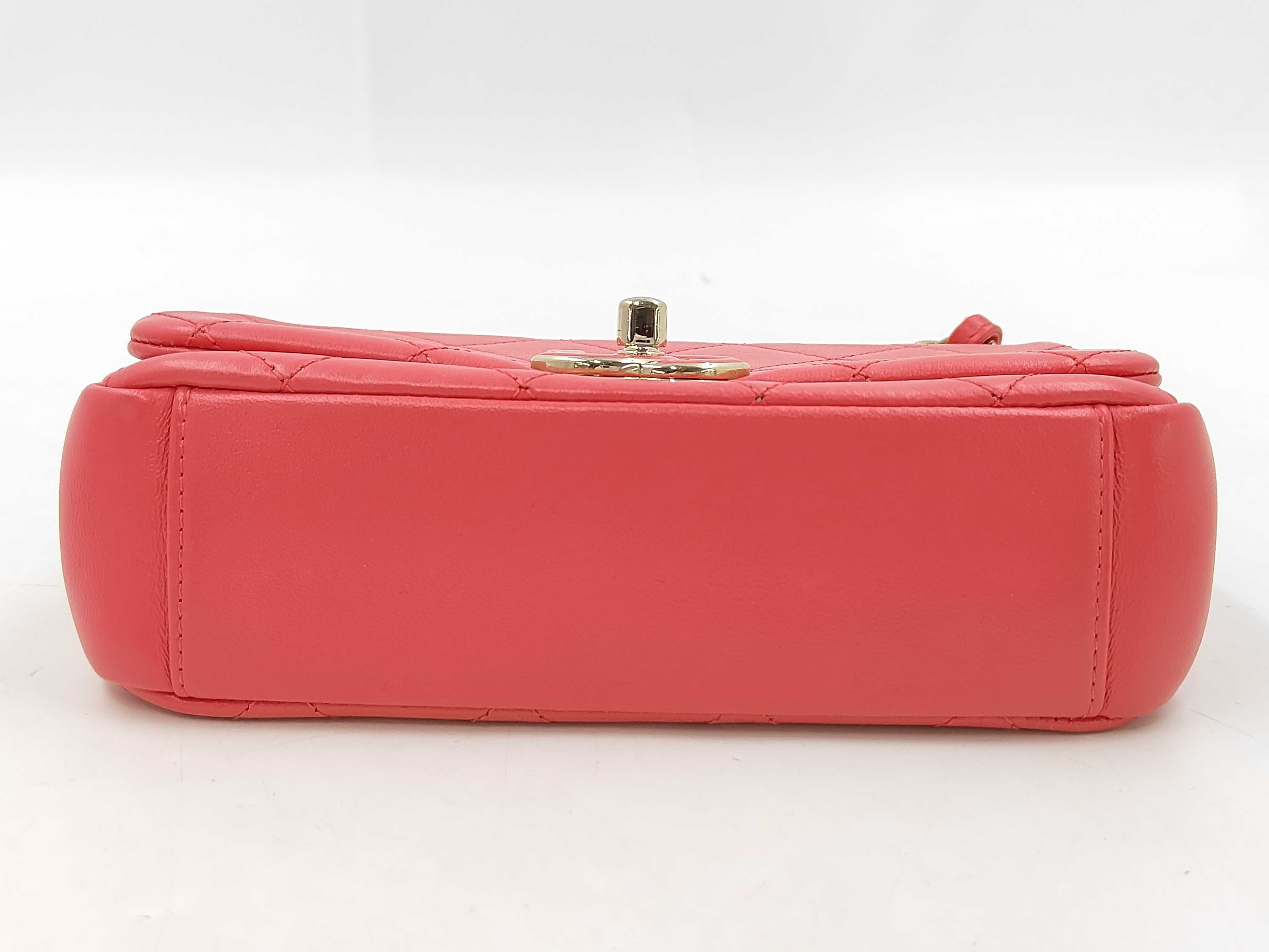 Matelassé Chain Shoulder Bag, Turnlock Closure, Red Shoulder Bag — view 7