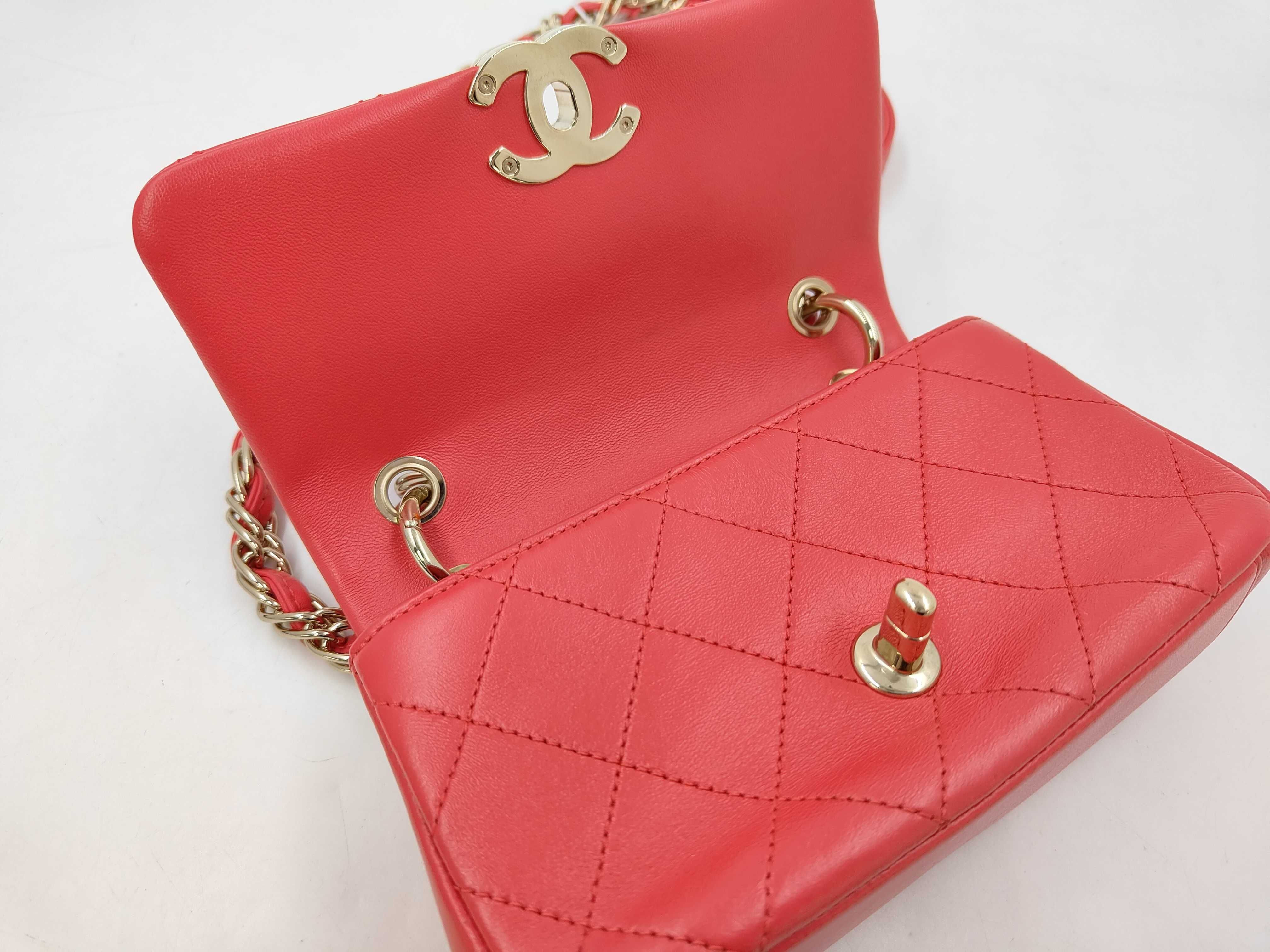 Matelassé Chain Shoulder Bag, Turnlock Closure, Red Shoulder Bag — view 8