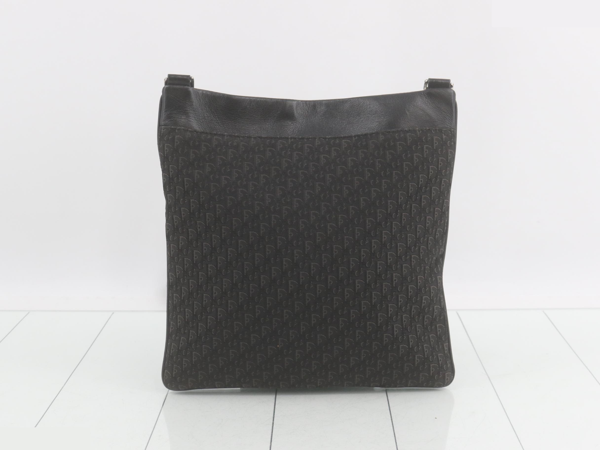 Street Chic Trotter (Bag) - Shoulder Bag — view 2