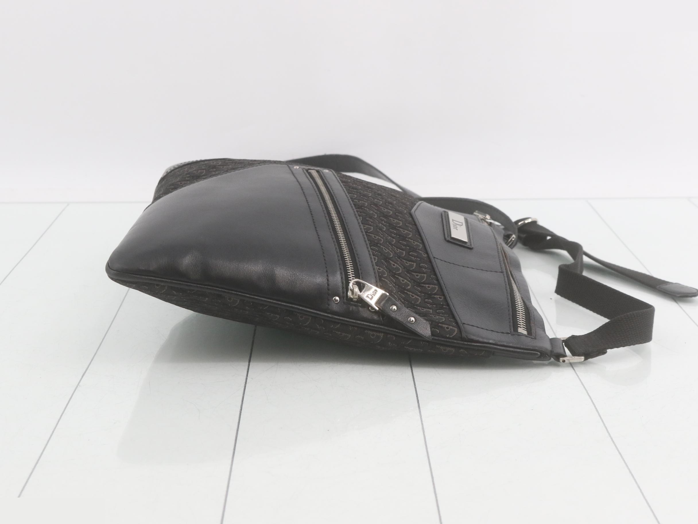 Street Chic Trotter (Bag) - Shoulder Bag — view 3