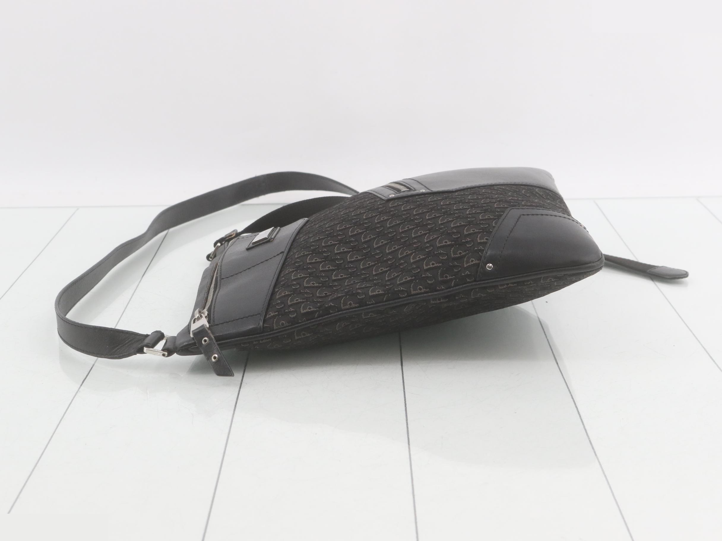 Street Chic Trotter (Bag) - Shoulder Bag — view 4
