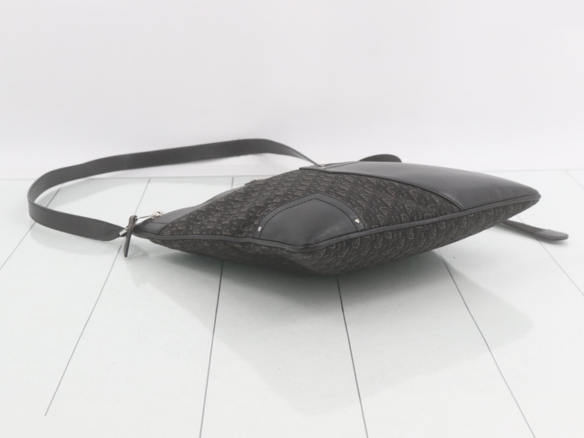 Street Chic Trotter (Bag) - Shoulder Bag — view 5