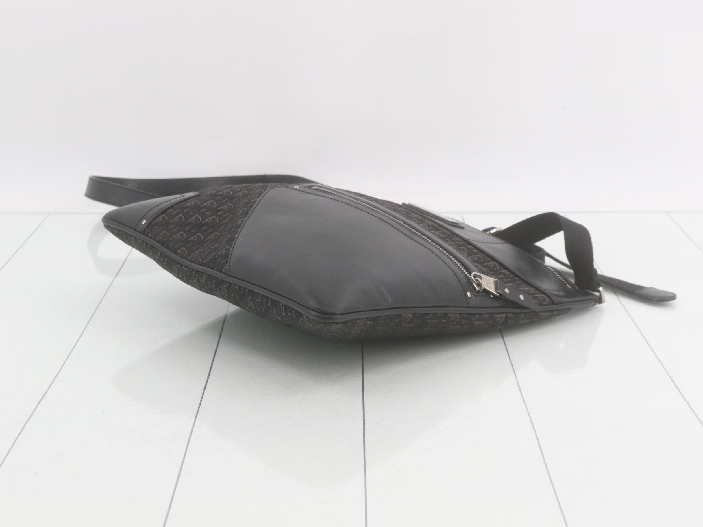 Street Chic Trotter (Bag) - Shoulder Bag — view 6