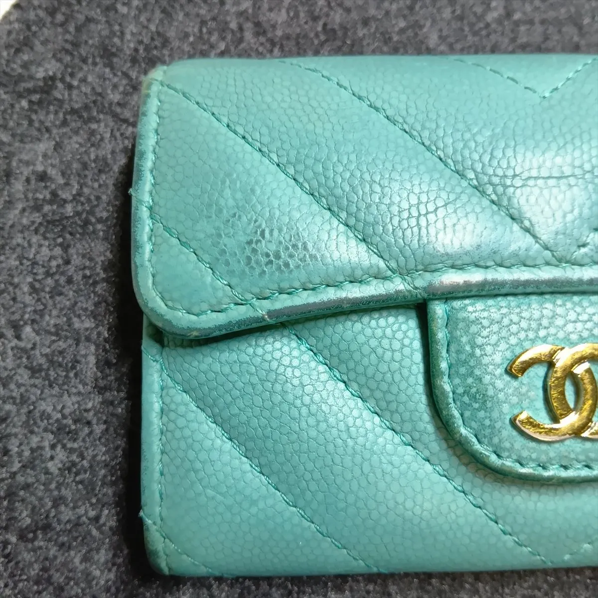 Matelassé Caviar Skin Card Case, Green with Gold Hardware, 27749179 — view 9