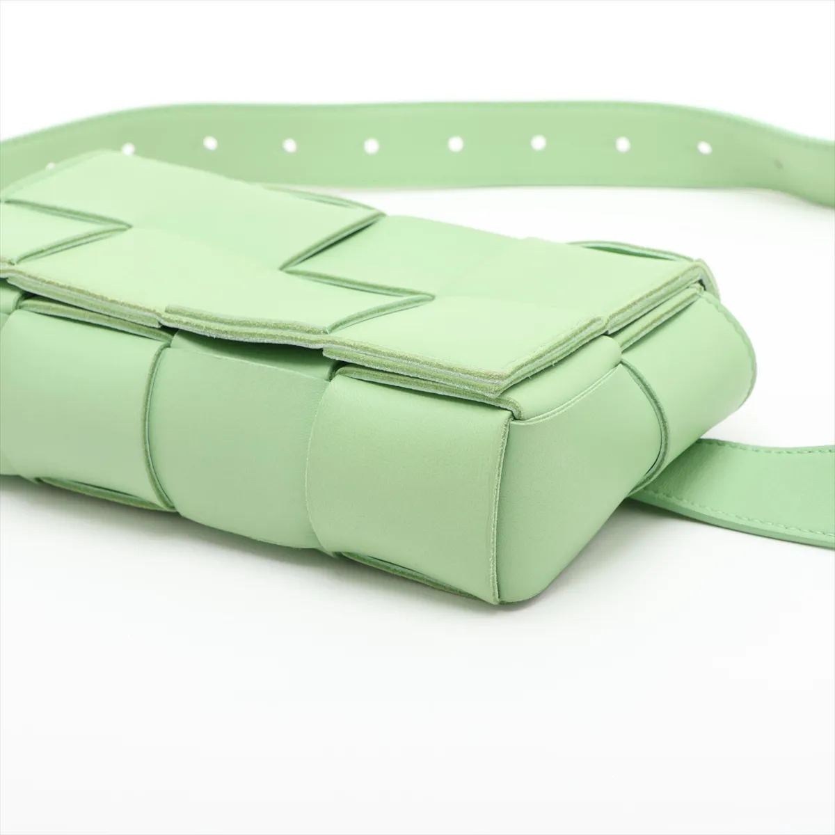 Maxi Intrecciato Cassette Leather Body Bag, Green — view 3