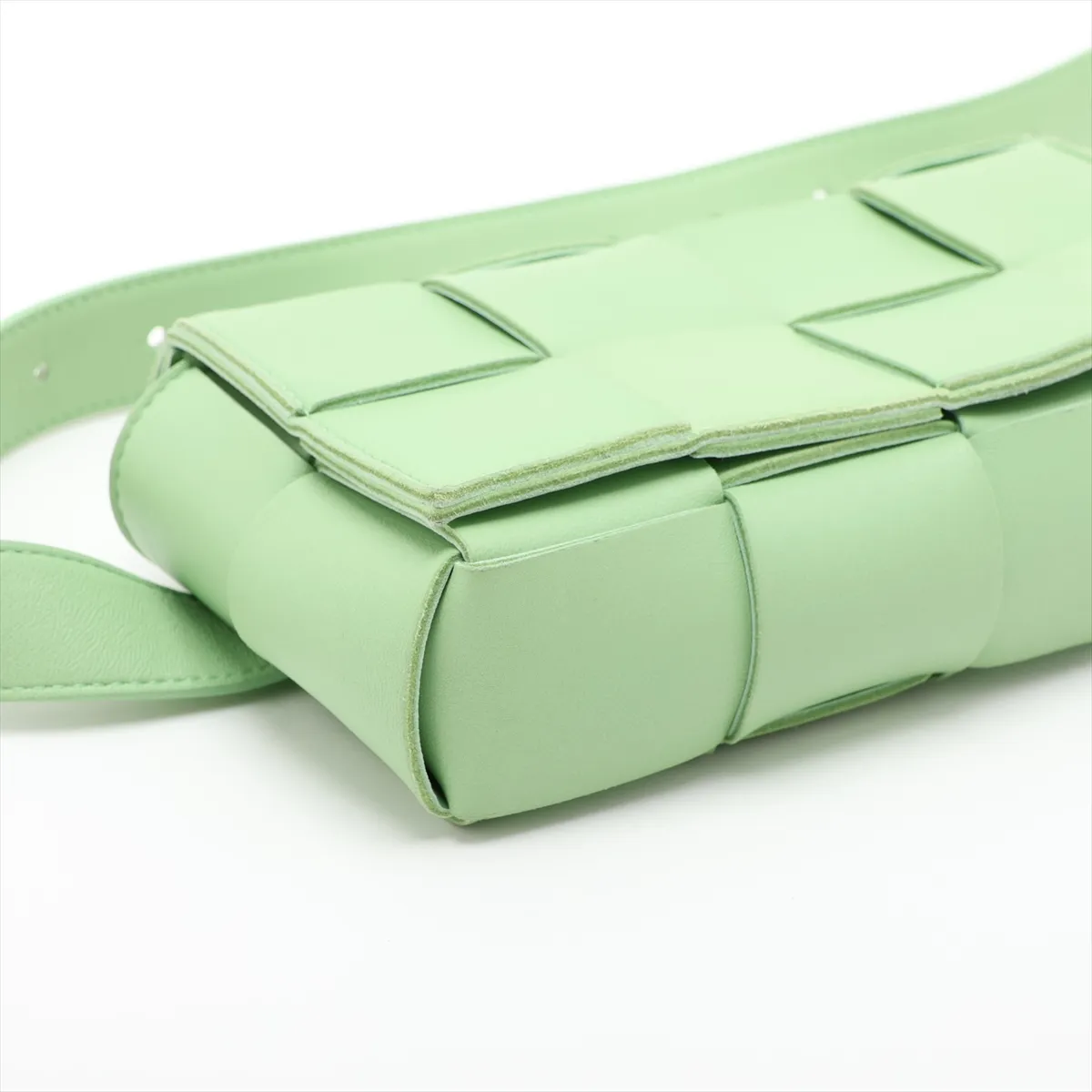 Maxi Intrecciato Cassette Leather Body Bag, Green — view 4