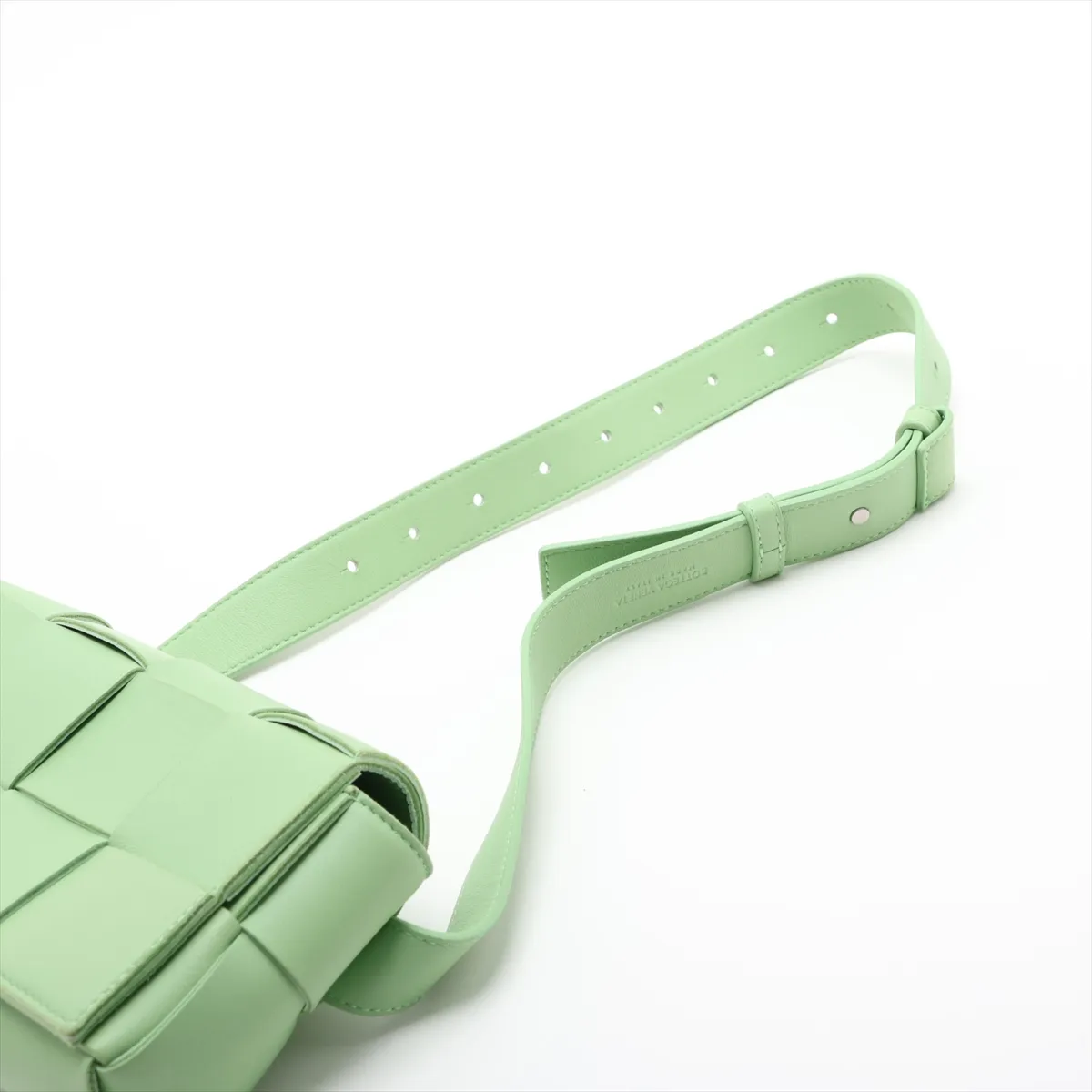 Maxi Intrecciato Cassette Leather Body Bag, Green — view 5