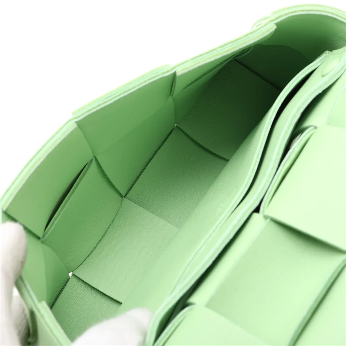 Maxi Intrecciato Cassette Leather Body Bag, Green — view 6