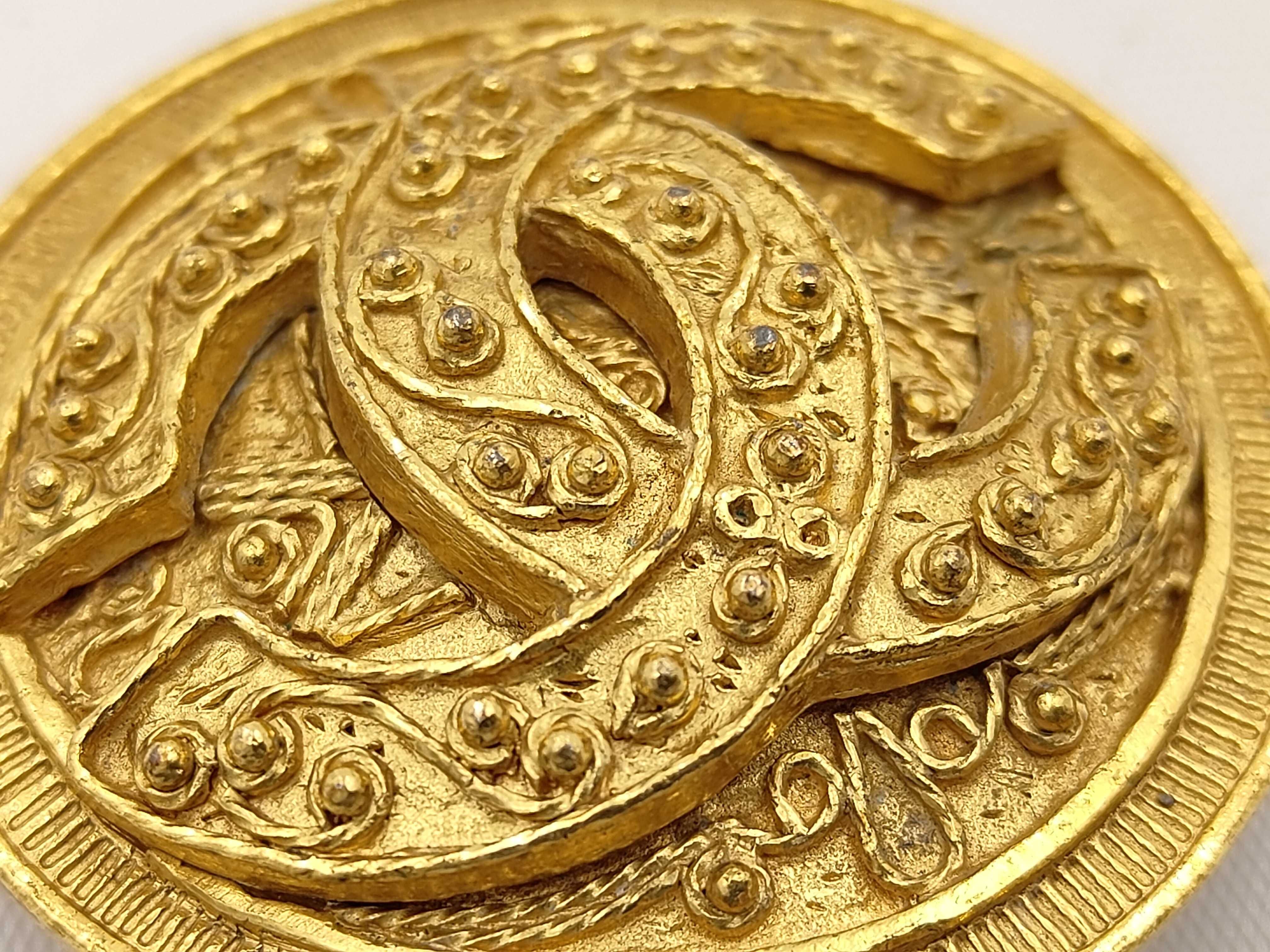 Coco Mark Round Brooch 94A — view 6