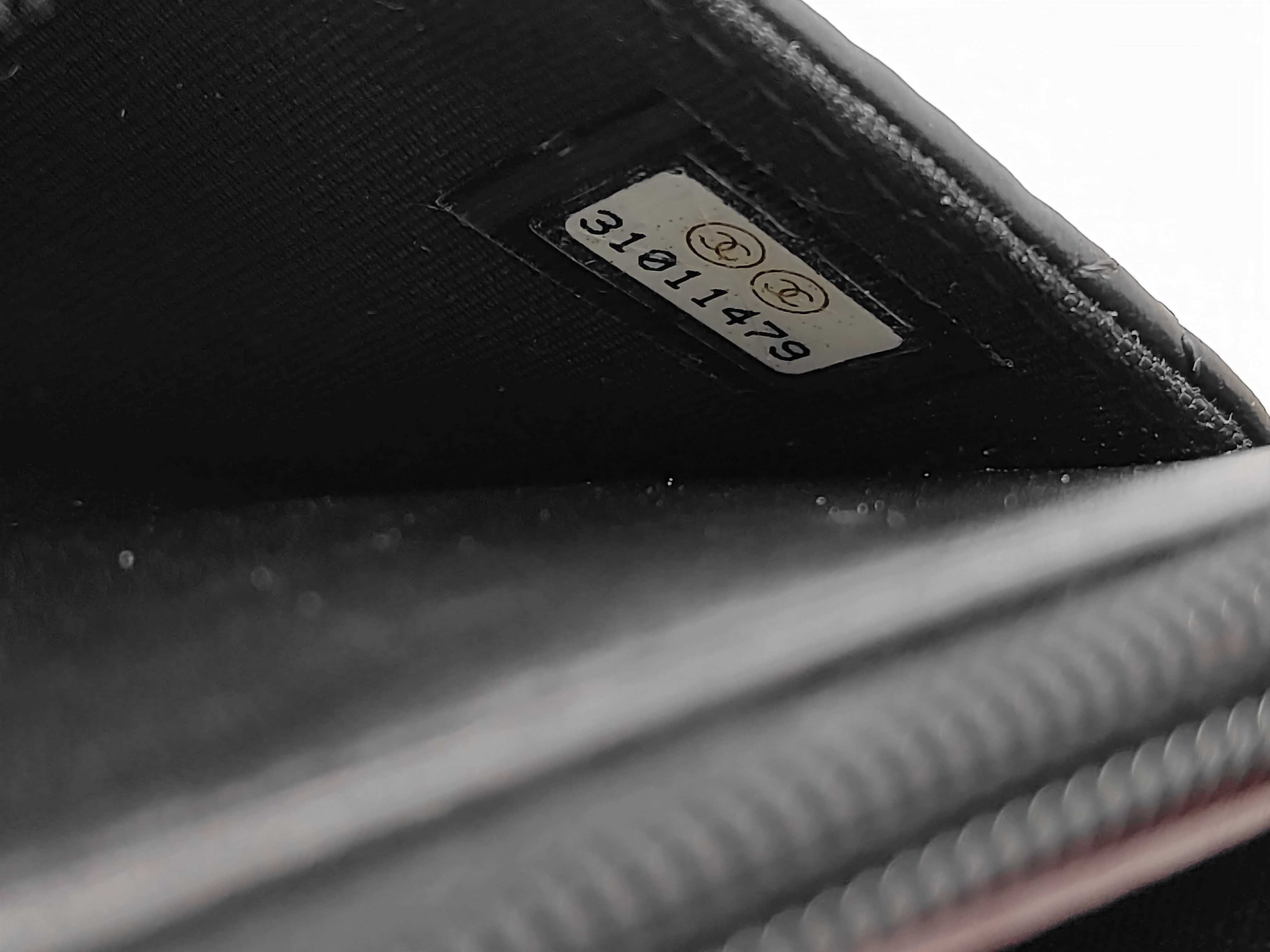 Matelassé Chain Wallet Shoulder Bag — view 13