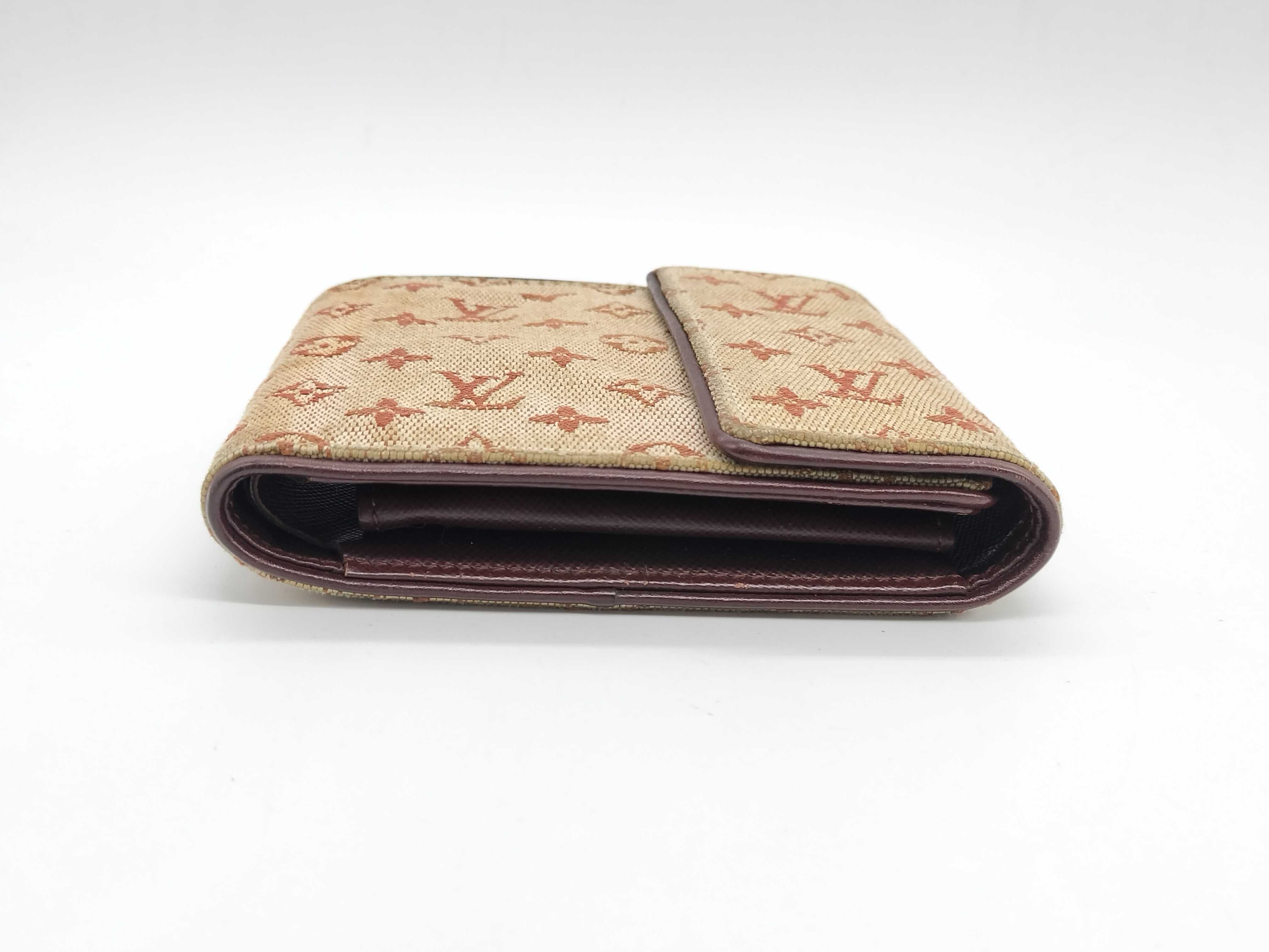 wallet — view 3