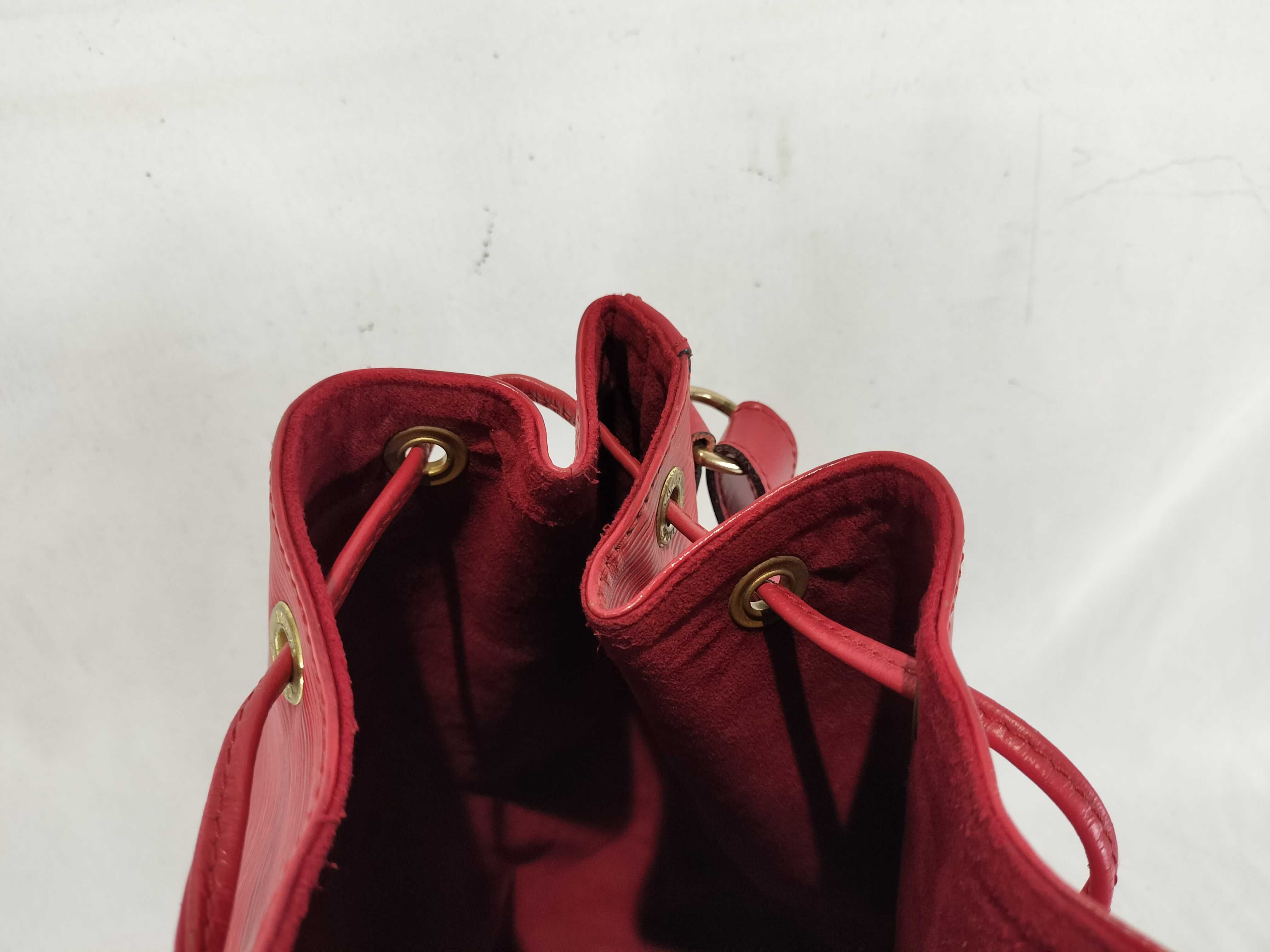 Epi Noé Shoulder Bag — view 11