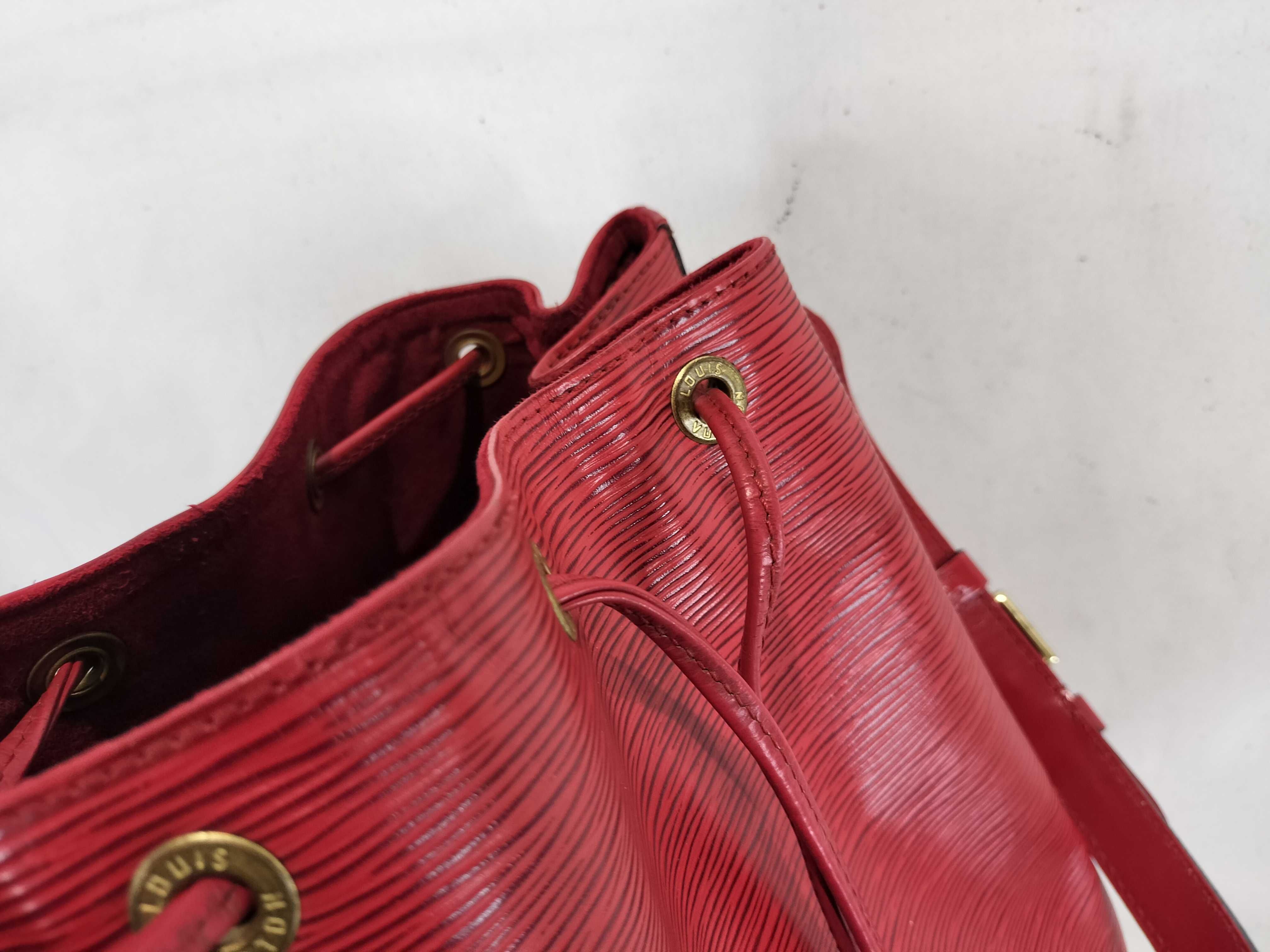 Epi Noé Shoulder Bag — view 12