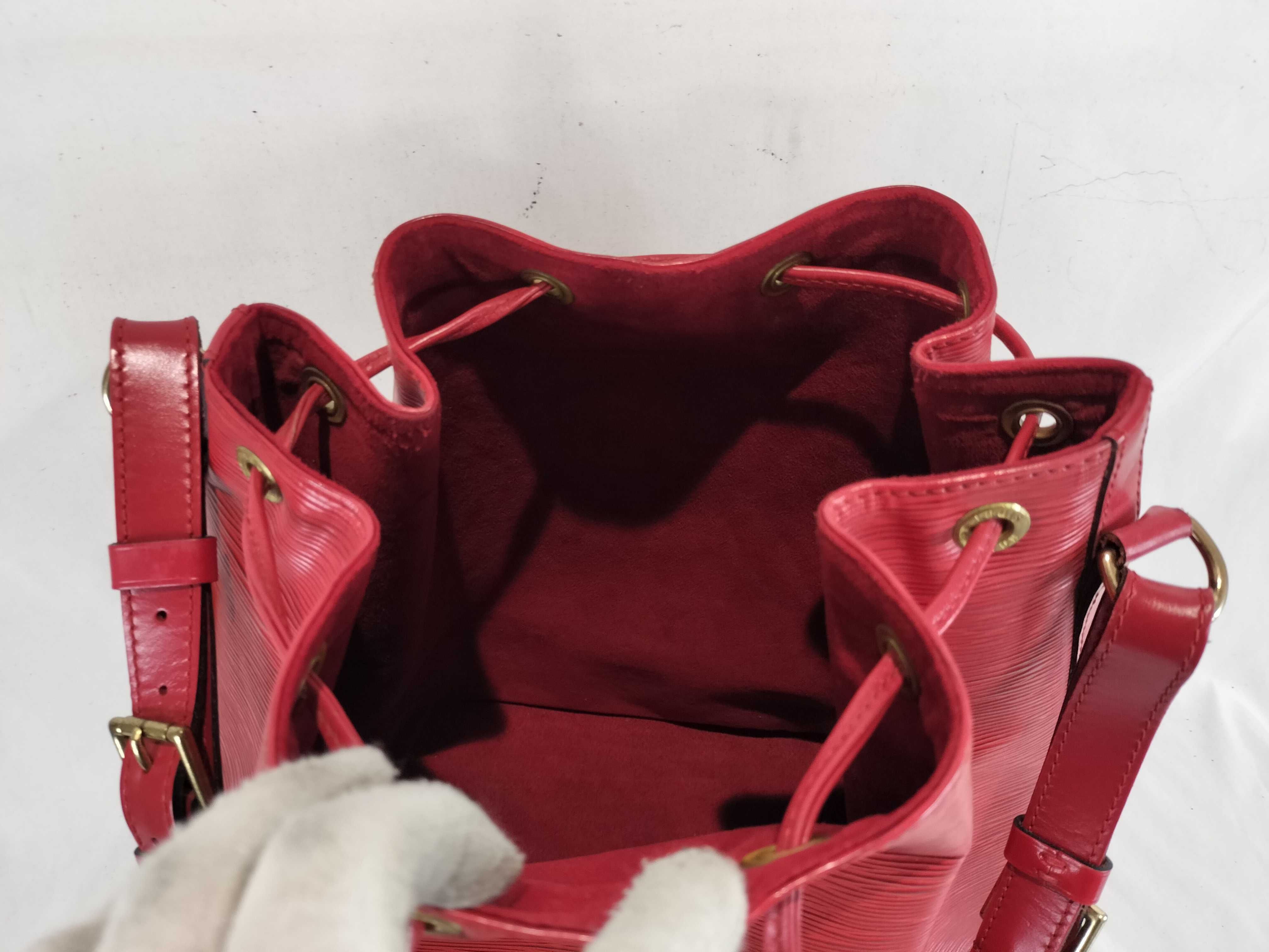 Epi Noé Shoulder Bag — view 10