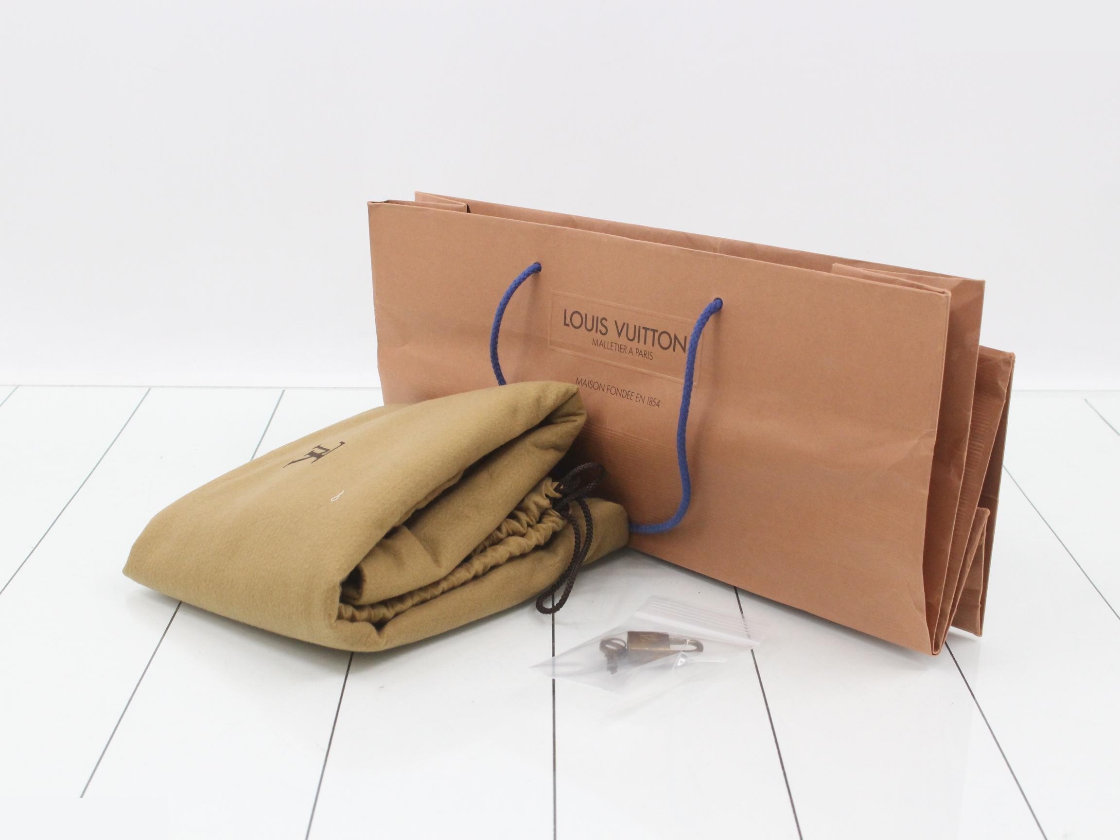 Speedy 30, Castilian Red, with padlock & key, dust bag, and shopping bag. — view 7