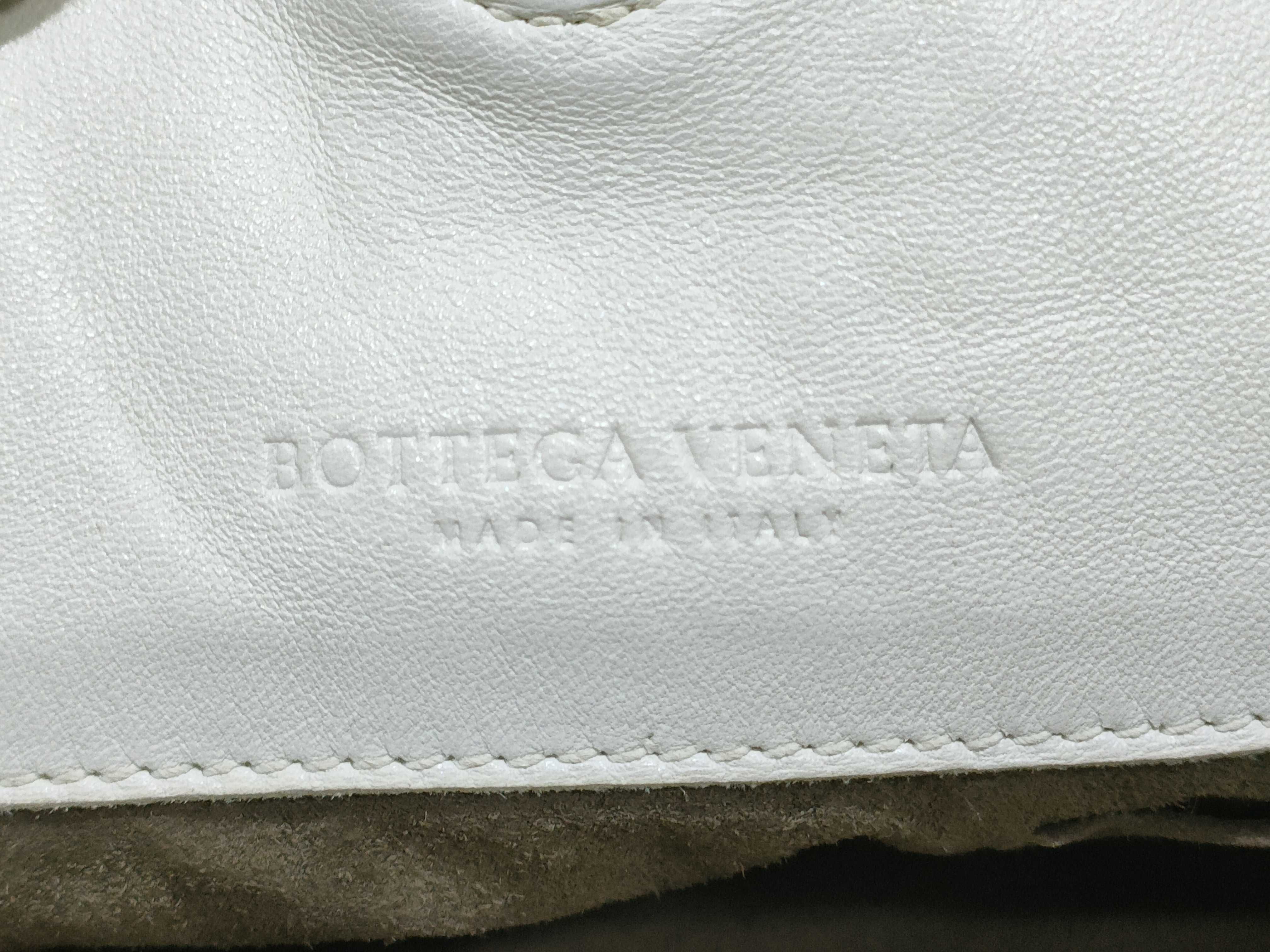 Intrecciato ID- Intrecciato Campana Cow Skin Shoulder bag White 125787 #B000 Shoulder bag — view 10