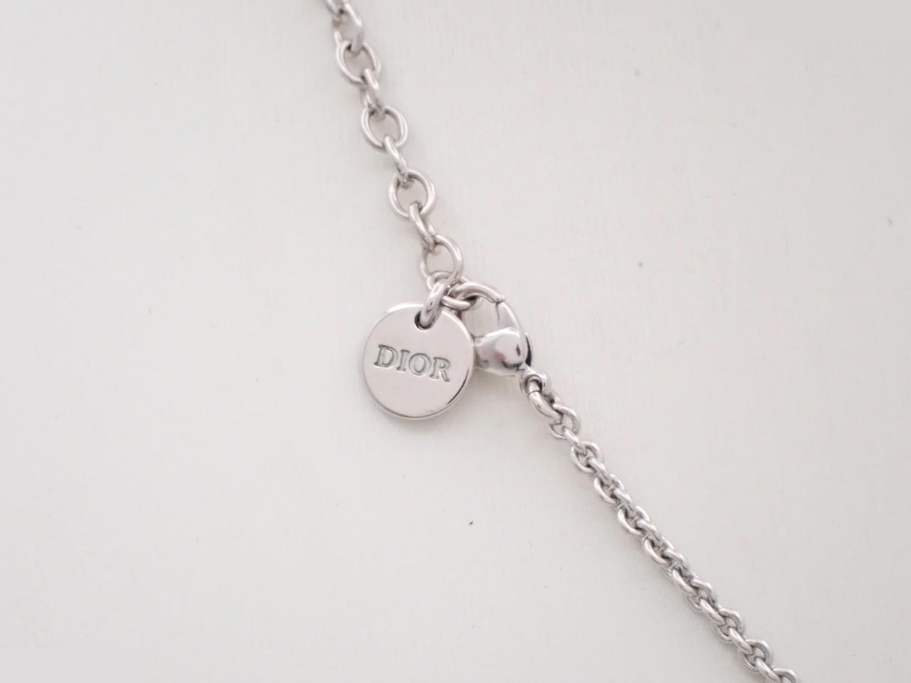 Silver necklace, chain approximately 46cm — view 2