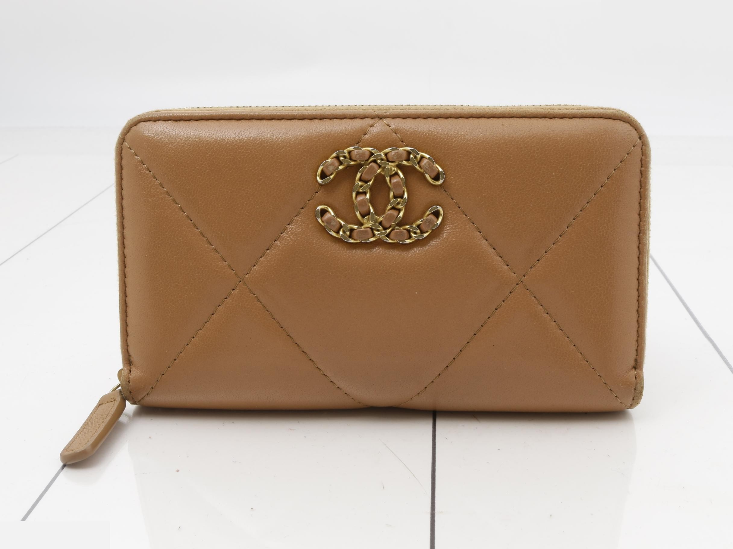 19 Zip Wallet