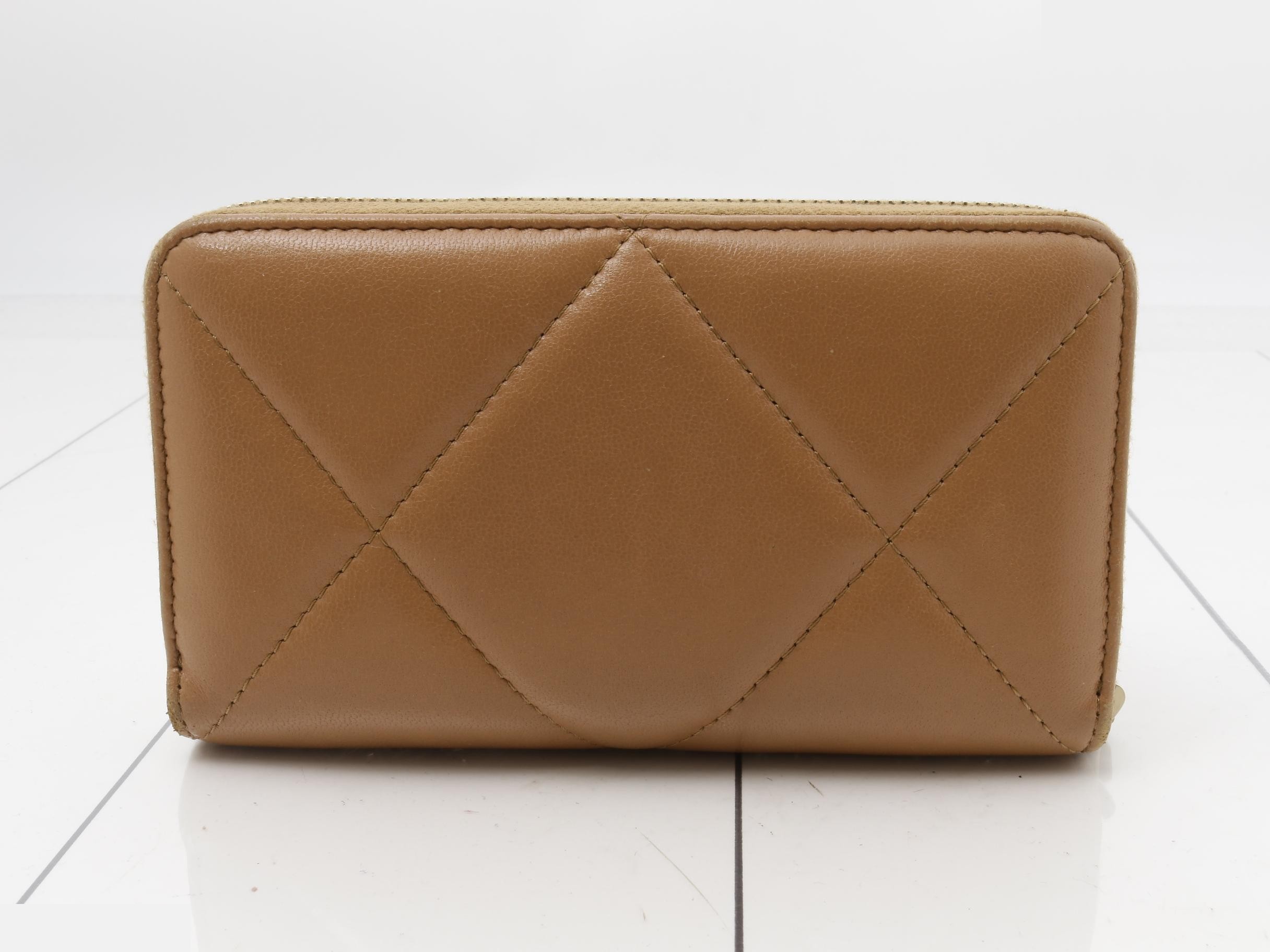 19 Zip Wallet — view 2