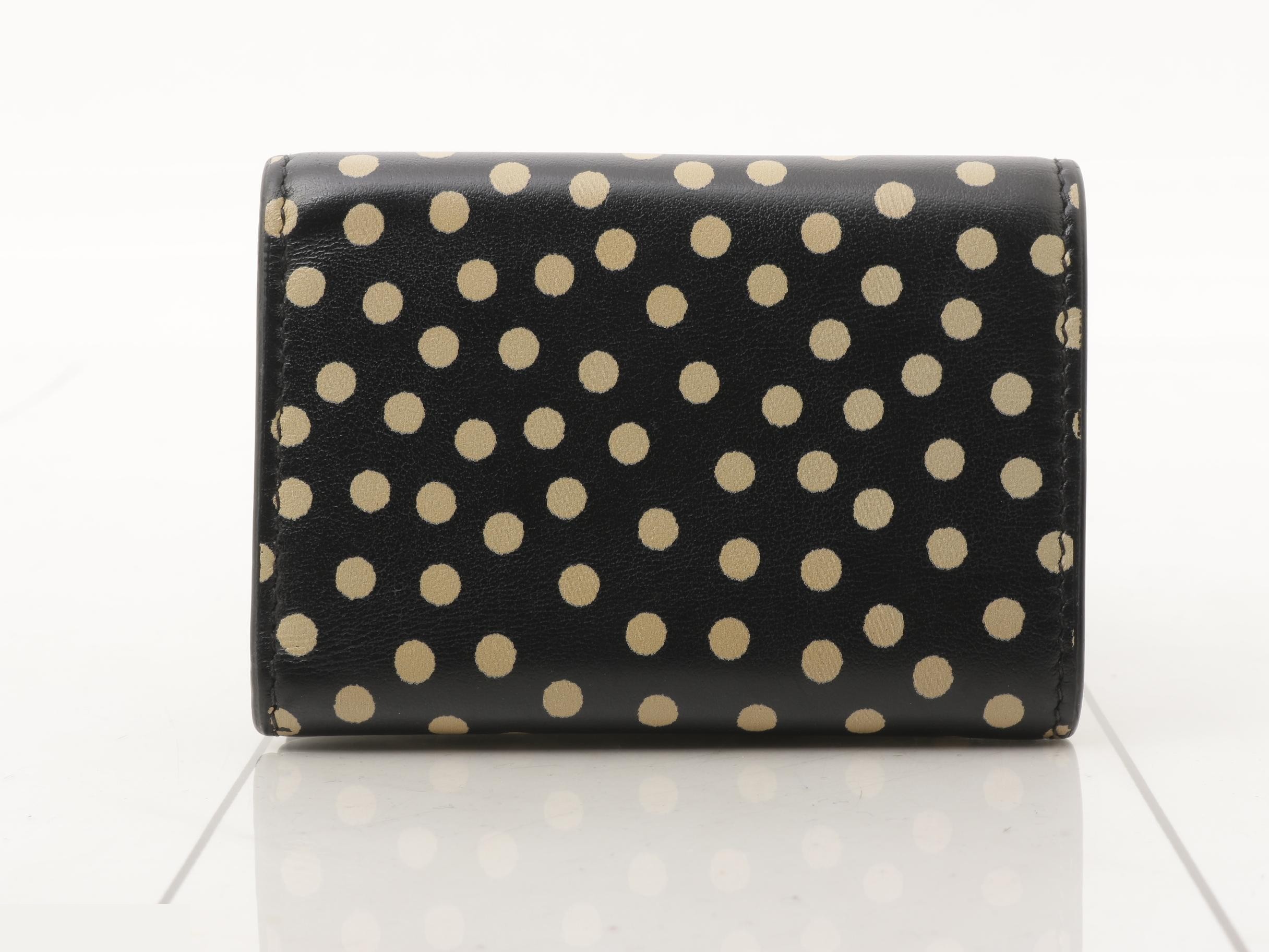 wallet — view 2