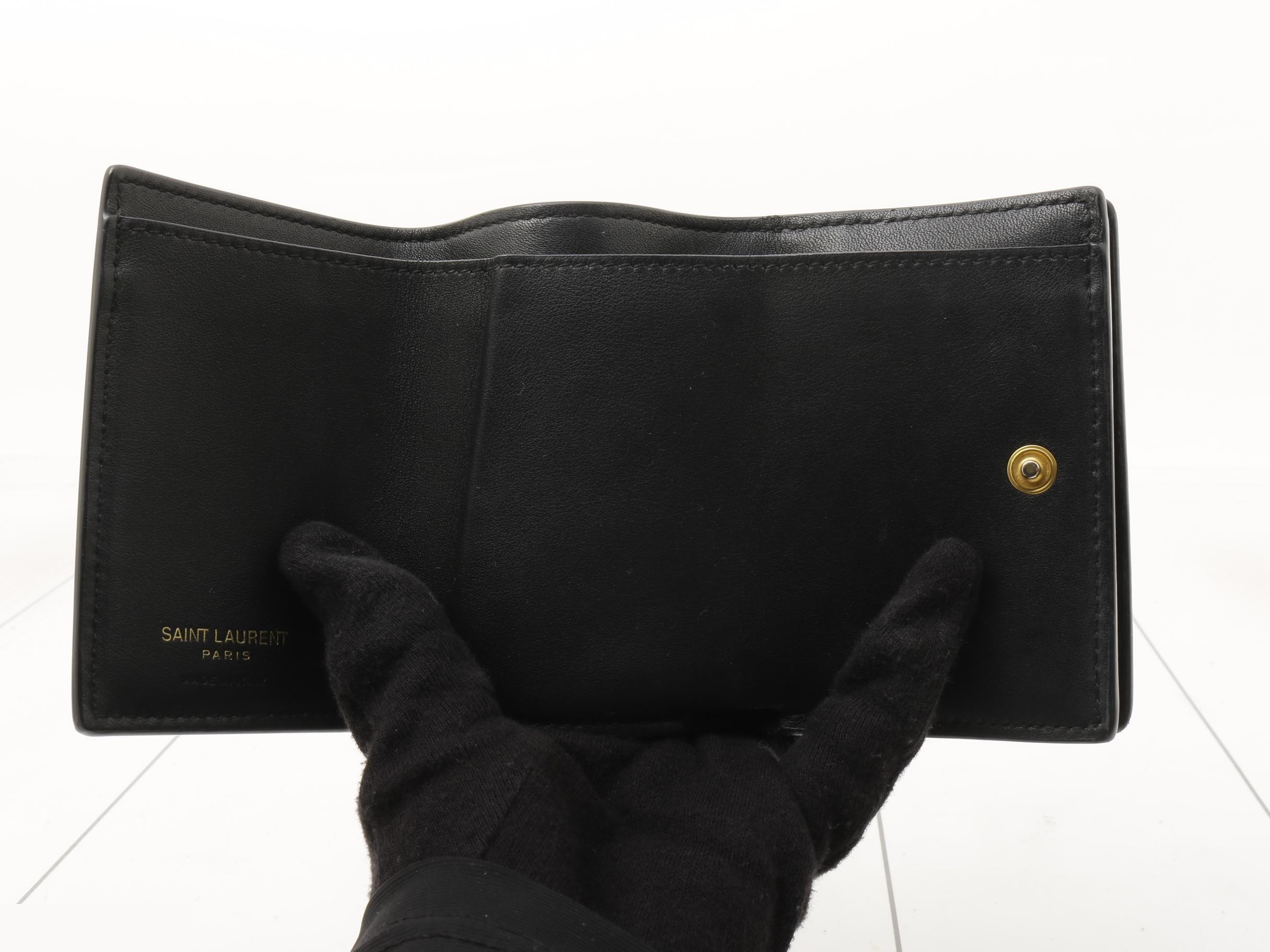 wallet — view 4
