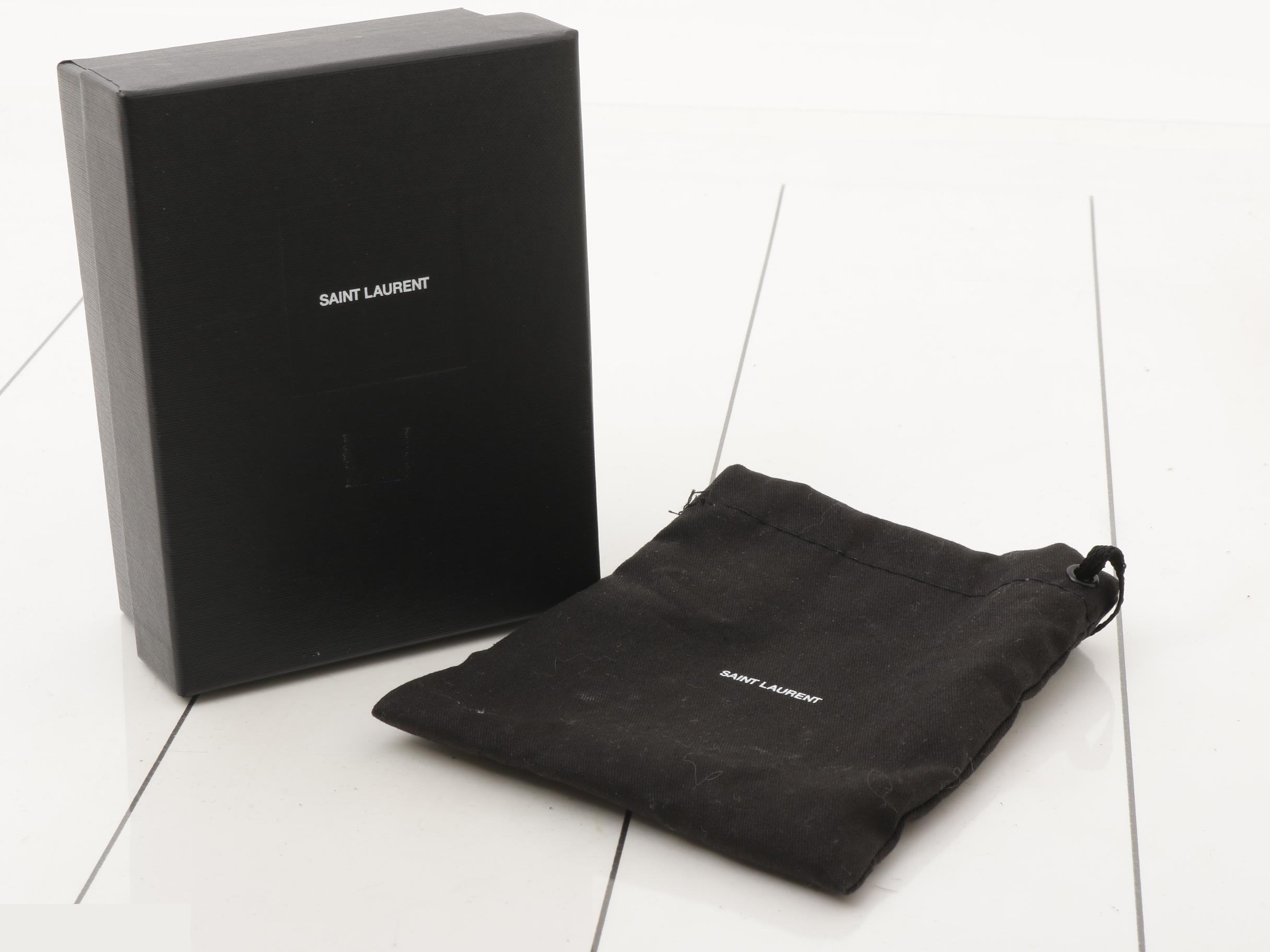 wallet — view 5