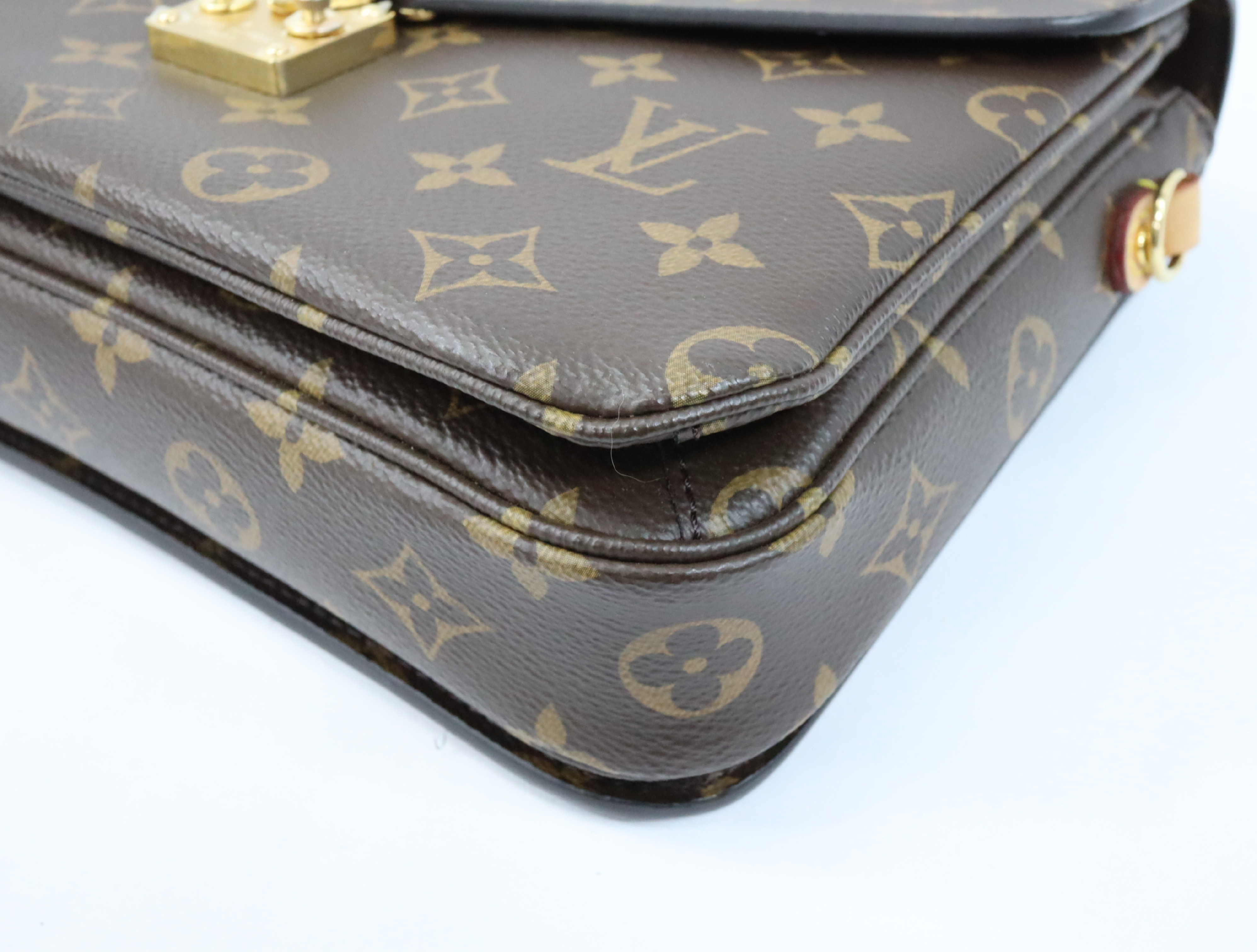 Monogram Pochette Metis MM M44875 Shoulder Bag (RFID detected) — view 6