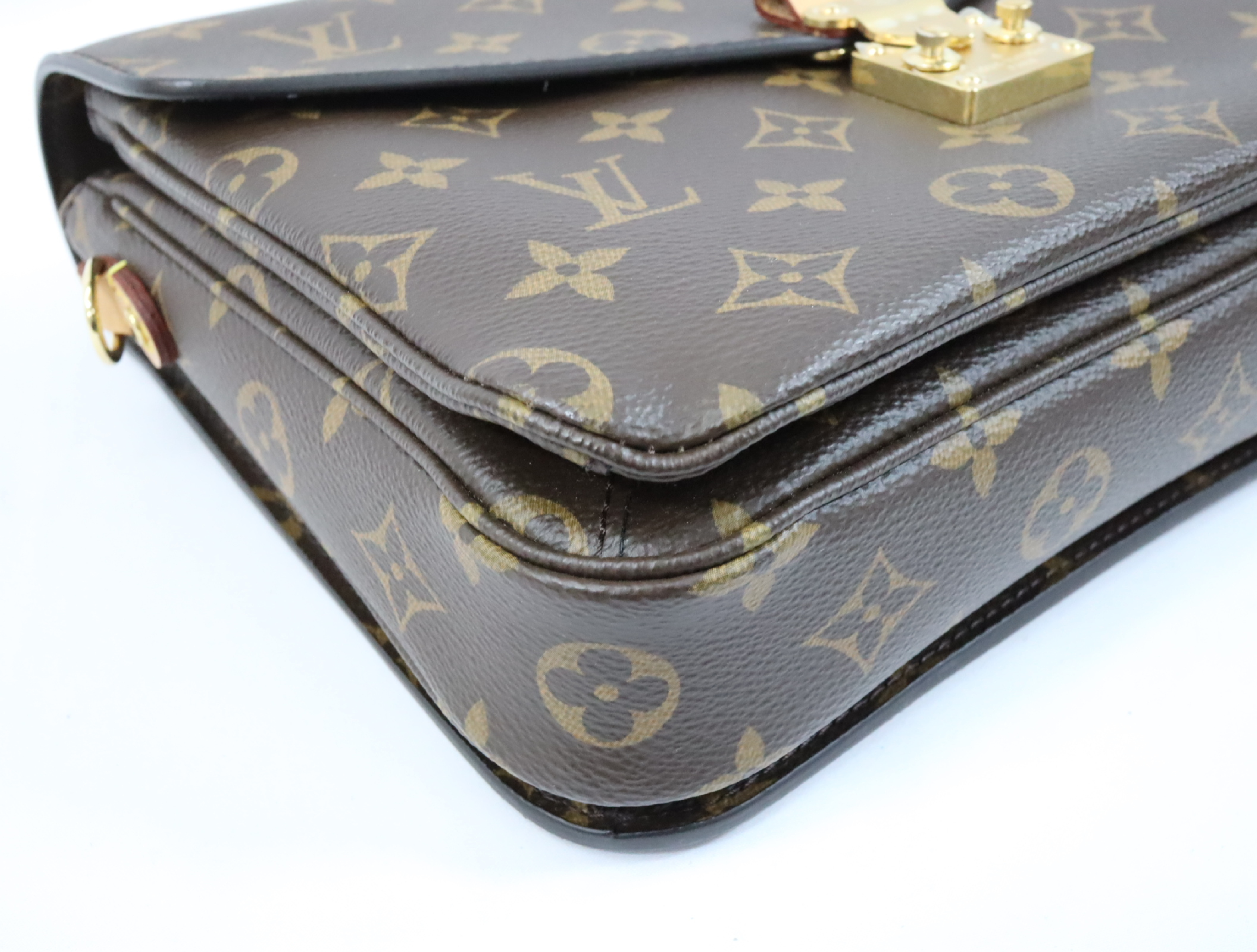 Monogram Pochette Metis MM M44875 Shoulder Bag (RFID detected) — view 7